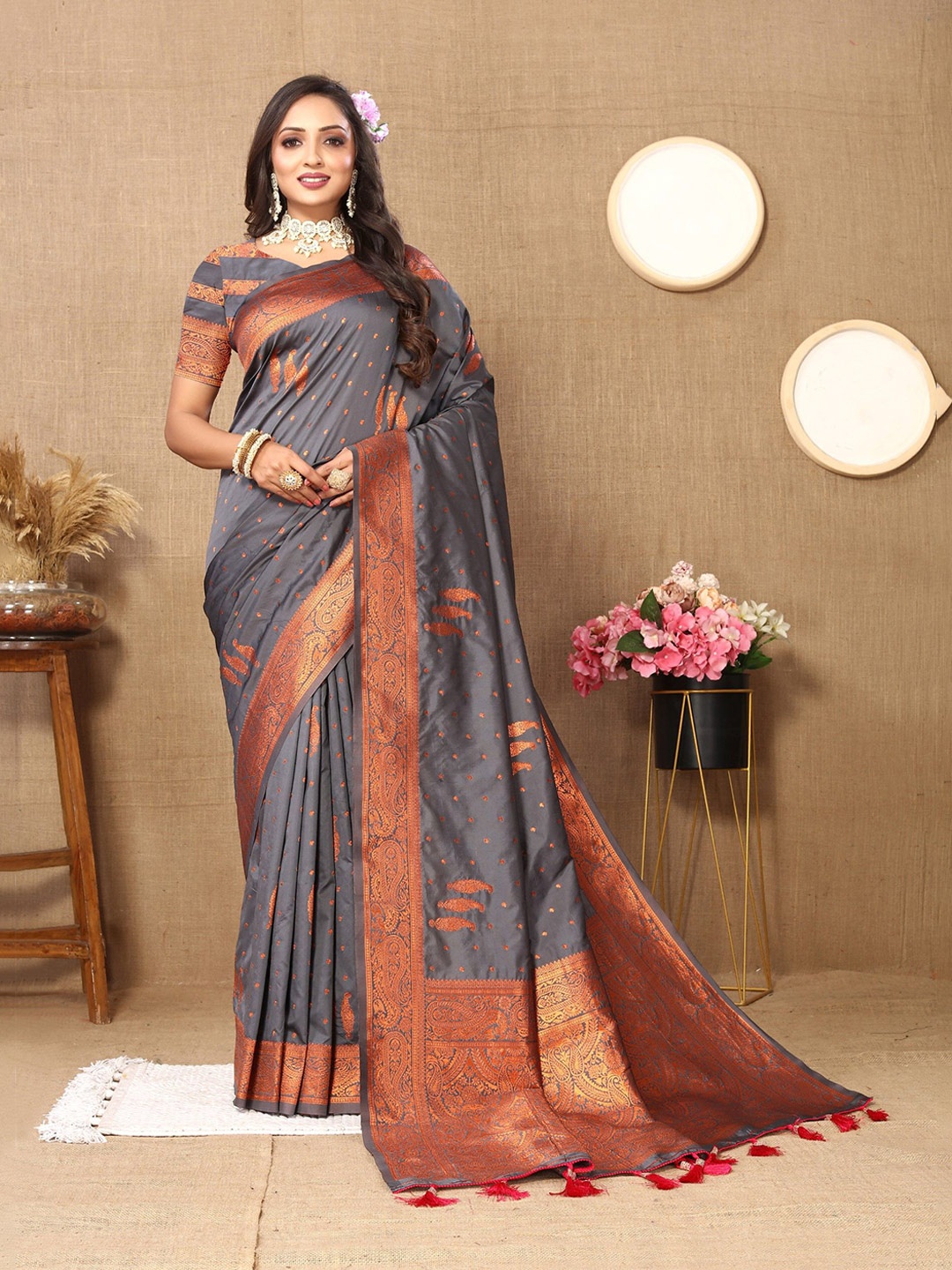 

LeeliPeeri Designer Paisley Zari Organza Banarasi Saree, Grey