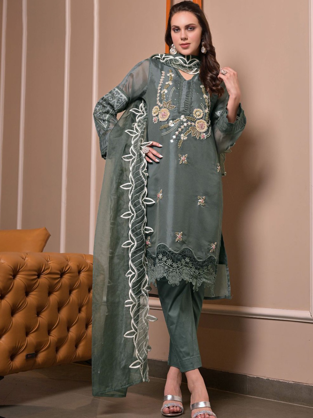 

HIBA STUDIO Women Panelled Beads and Stones Kurta with Trousers & With Dupatta, Green