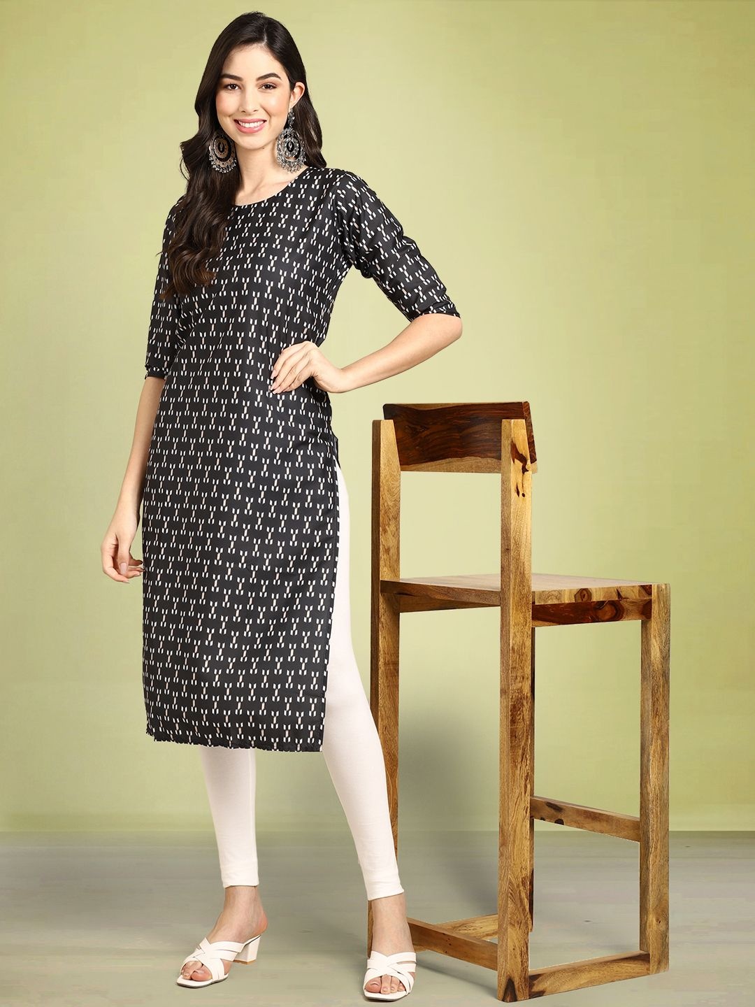 

Moda Rapido Ethnic Motifs Printed Round Neck Straight Kurta, Black