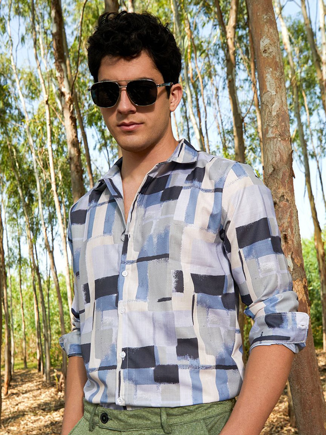 

Campus Sutra Men Comfort Fit Spread Collar Abstract Printed Casual Shirt, Grey