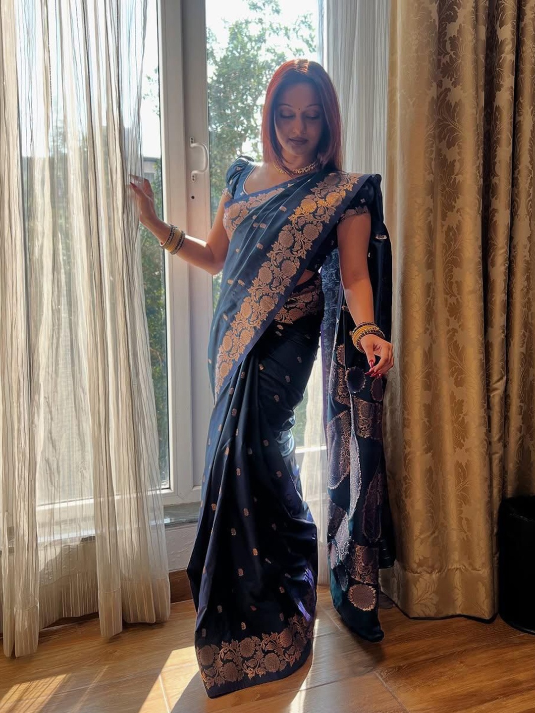 

bansari textiles Woven Design Zari Kanjeevaram Saree, Blue