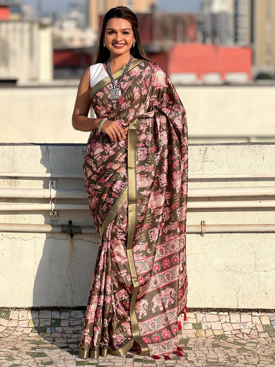 

VARNI FABRICS Digital Printed Zari Border Tussar Saree, Green