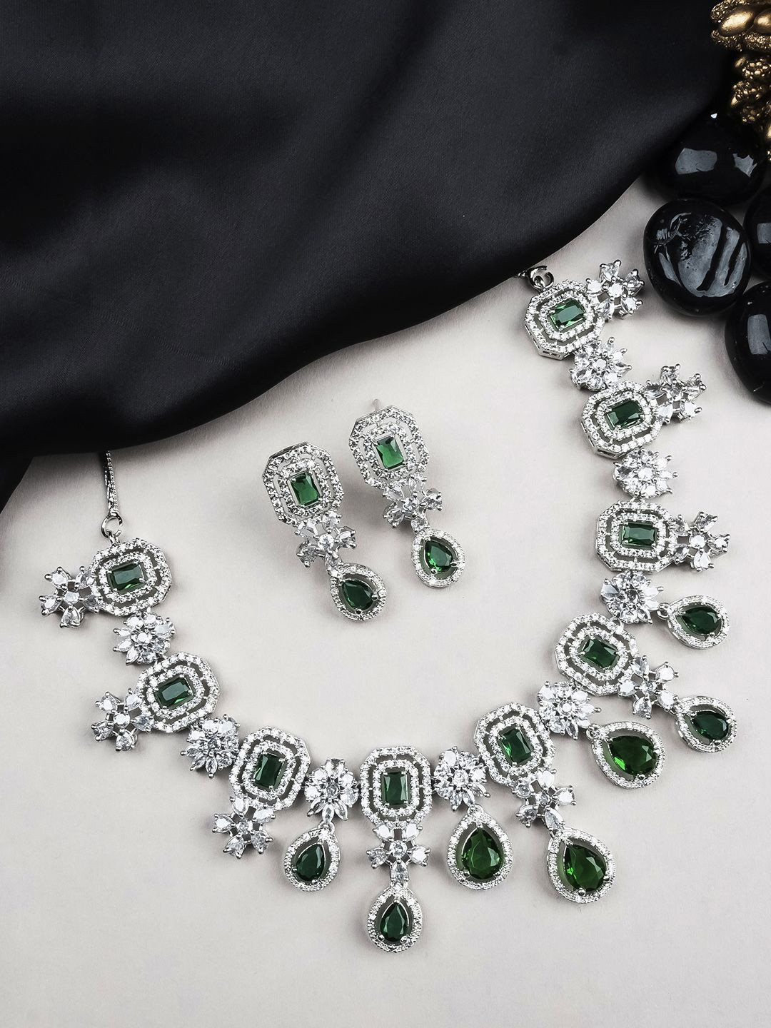 

StileAdda Sliver Plated American Diamond Studded Jewellery Set, Green