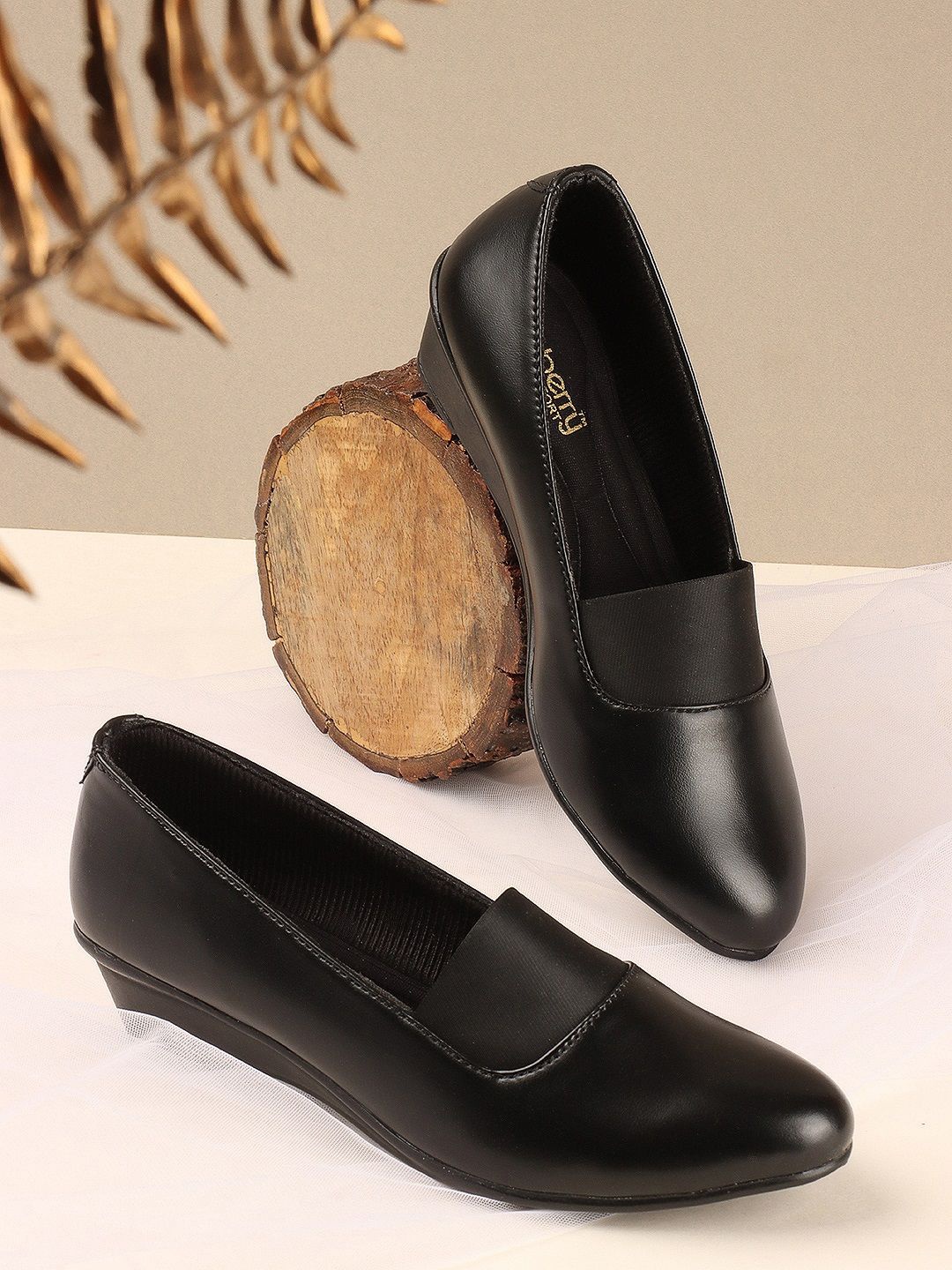 

DressBerry Wedge Pumps, Black