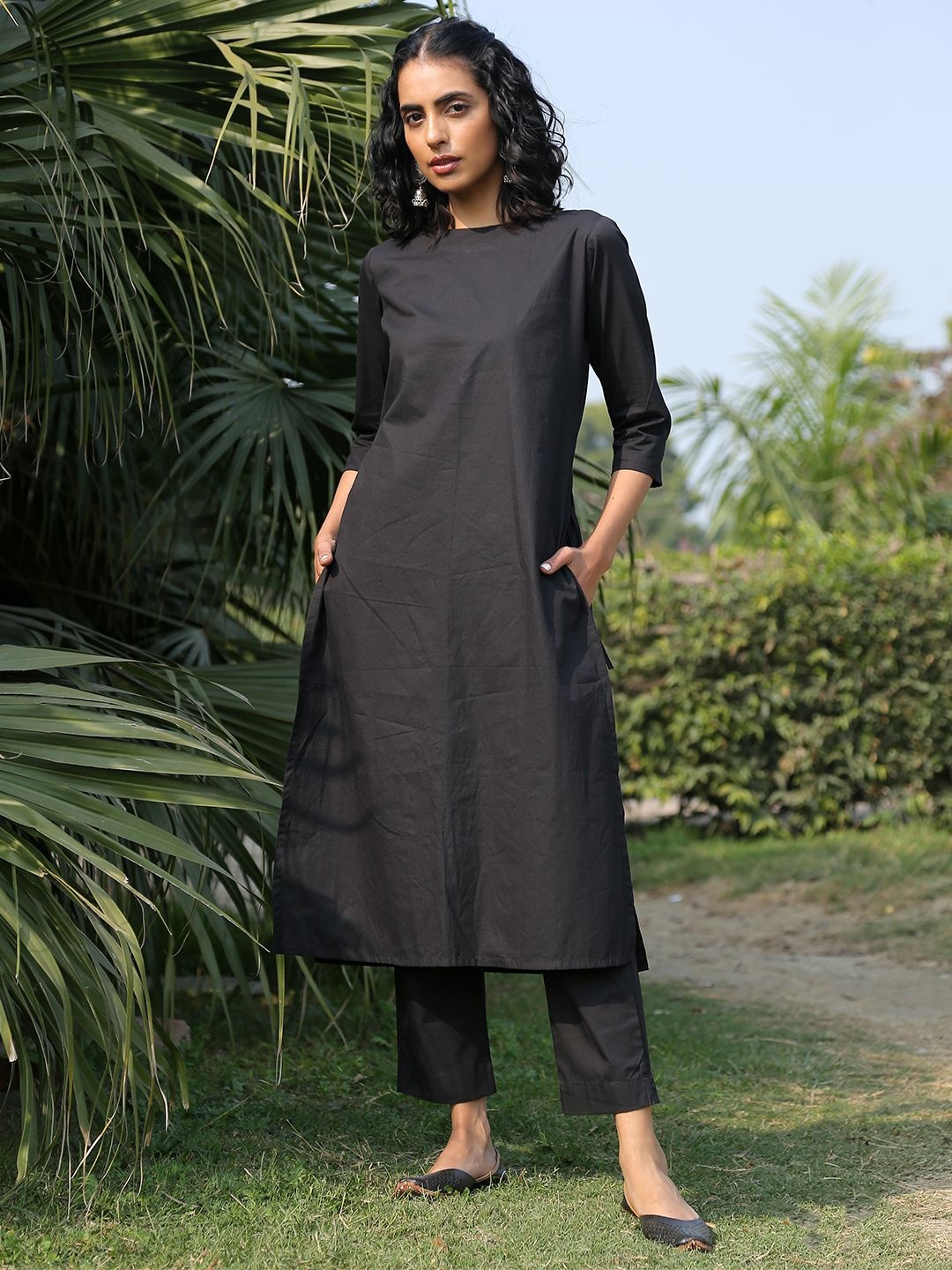 

OKHAI Women Regular Pure Cotton Kurta with Trousers, Black