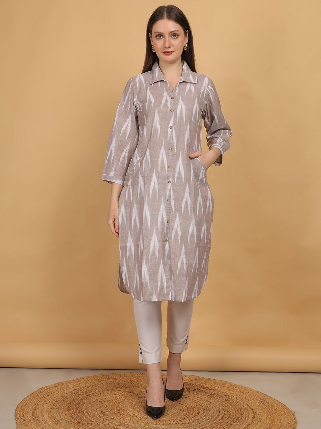 

Anikrriti Geometric Printed Shirt Collar Pure Cotton Straight Kurta, Grey