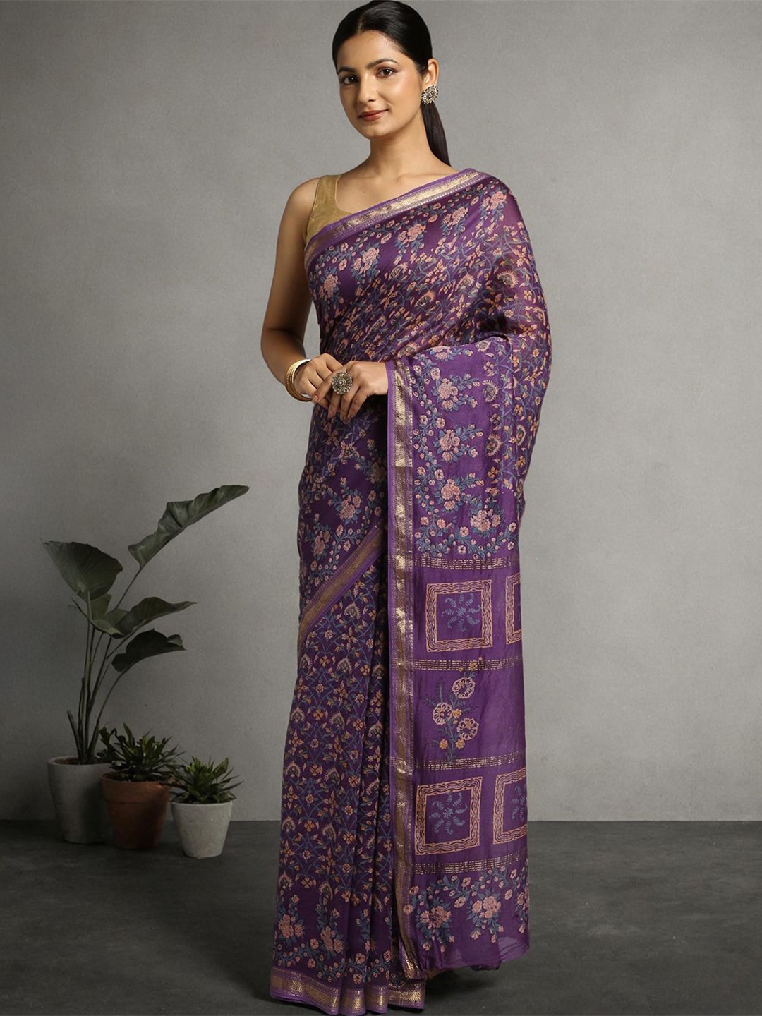 

Suha Women Floral Printed Maheshwari Saree, Purple