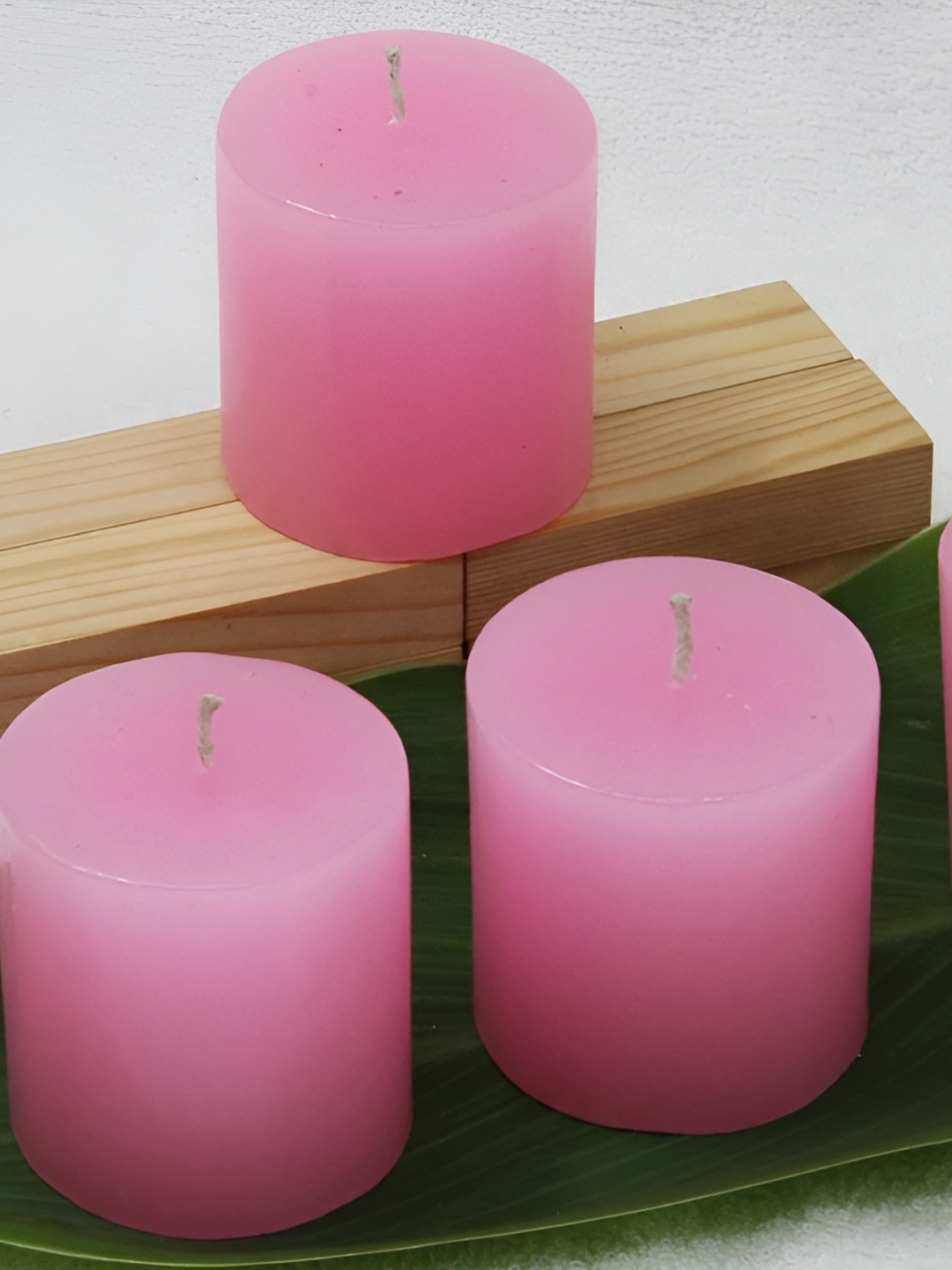 

atorakushon Pink-Coloured 4 pieces Scented Pillar Candle