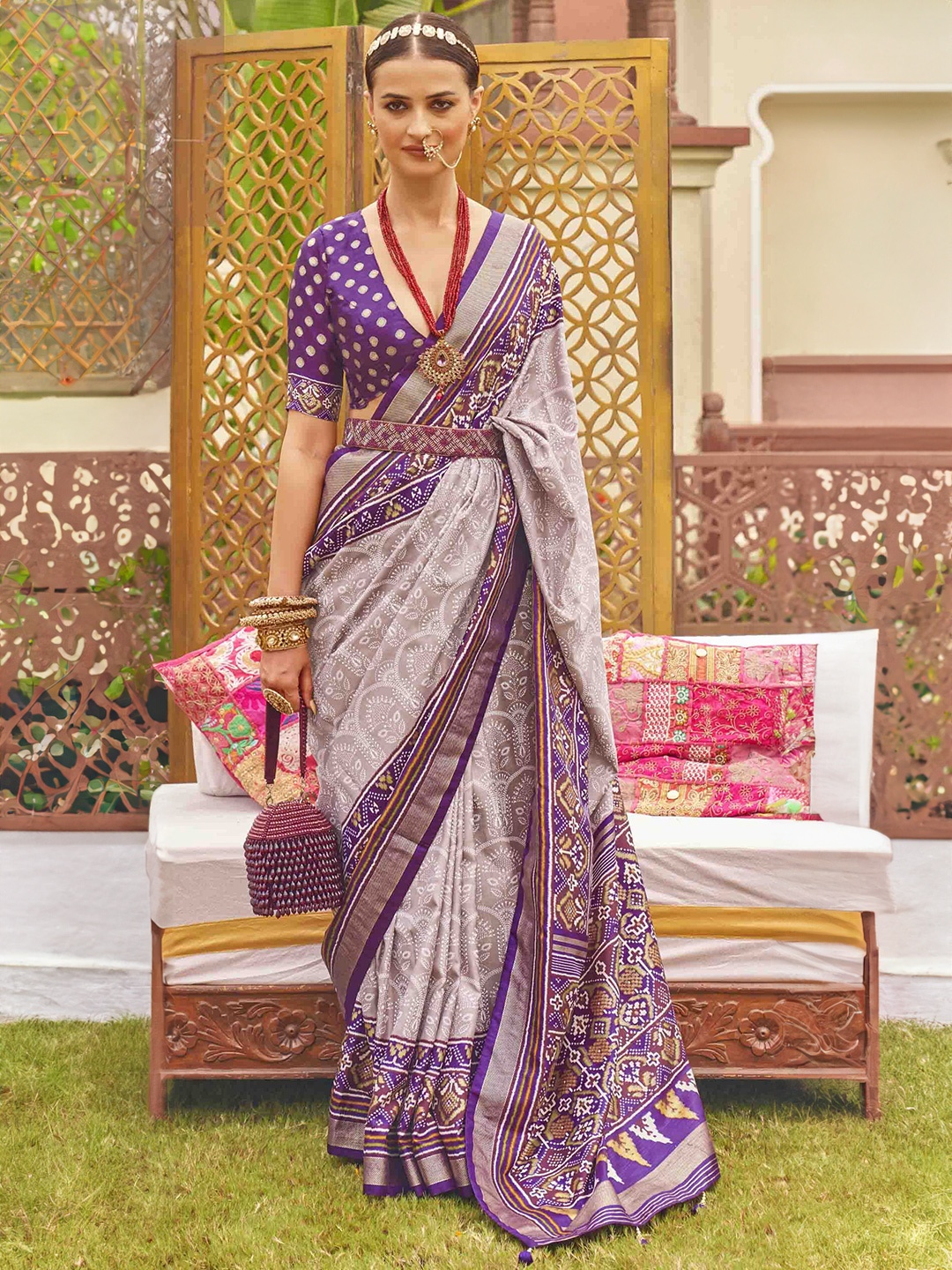 

Blissta Ethnic Motifs Zari Silk Blend Patola Saree, Grey