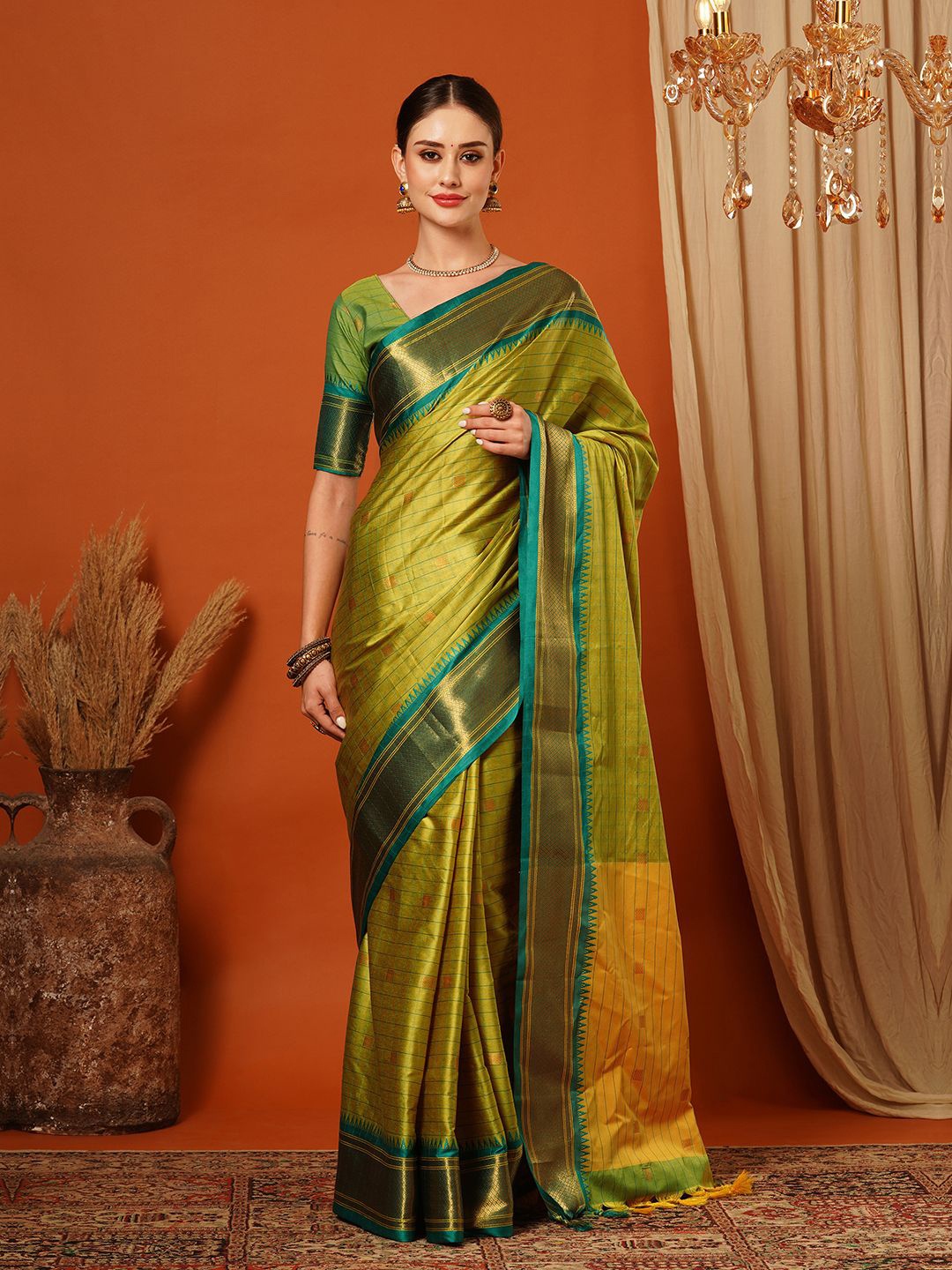 

VILLAGIUS Woven Design Zari Pure Silk Banarasi Saree, Green