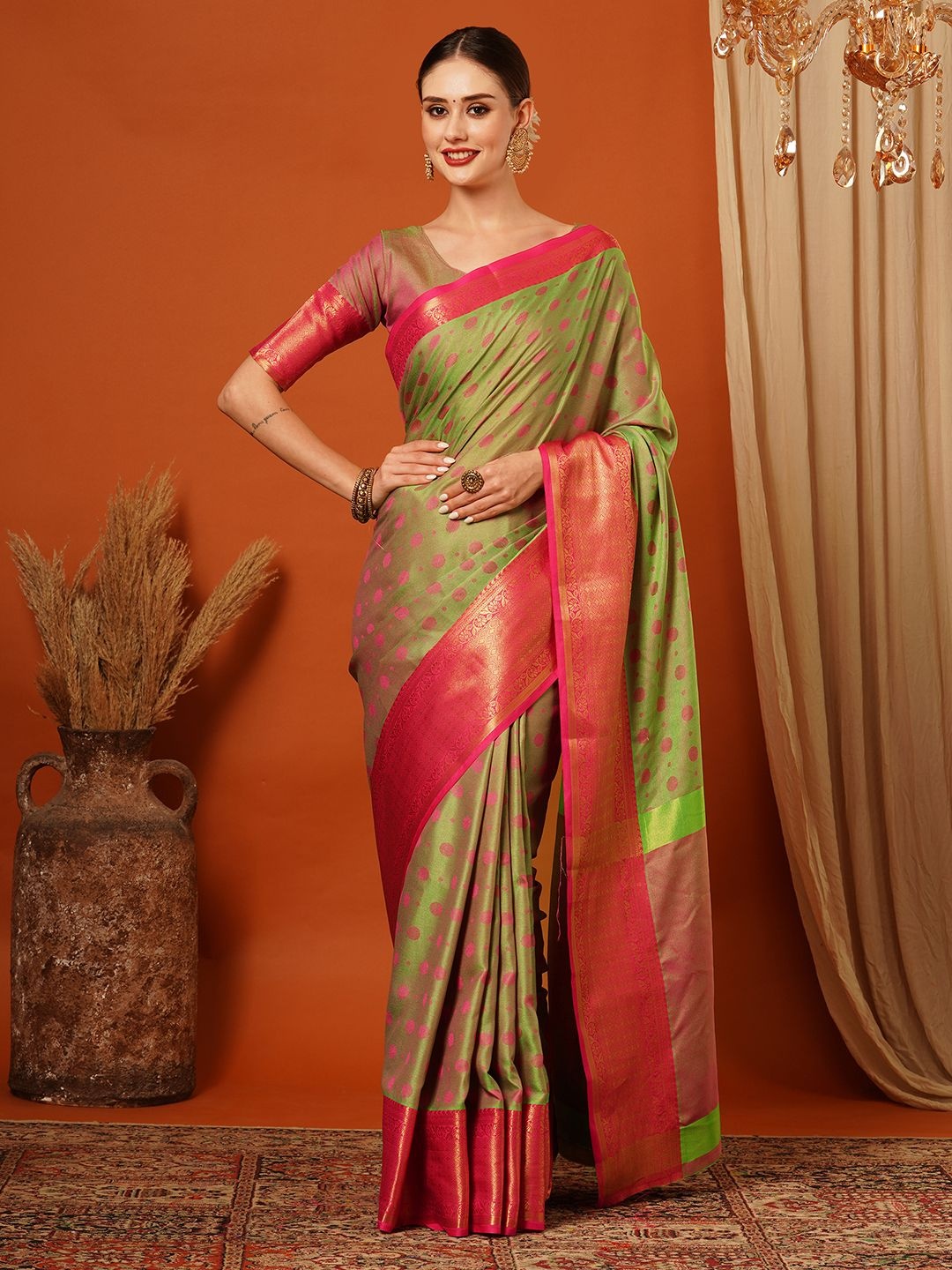 

VILLAGIUS Woven Design Zari Pure Silk Banarasi Saree, Green