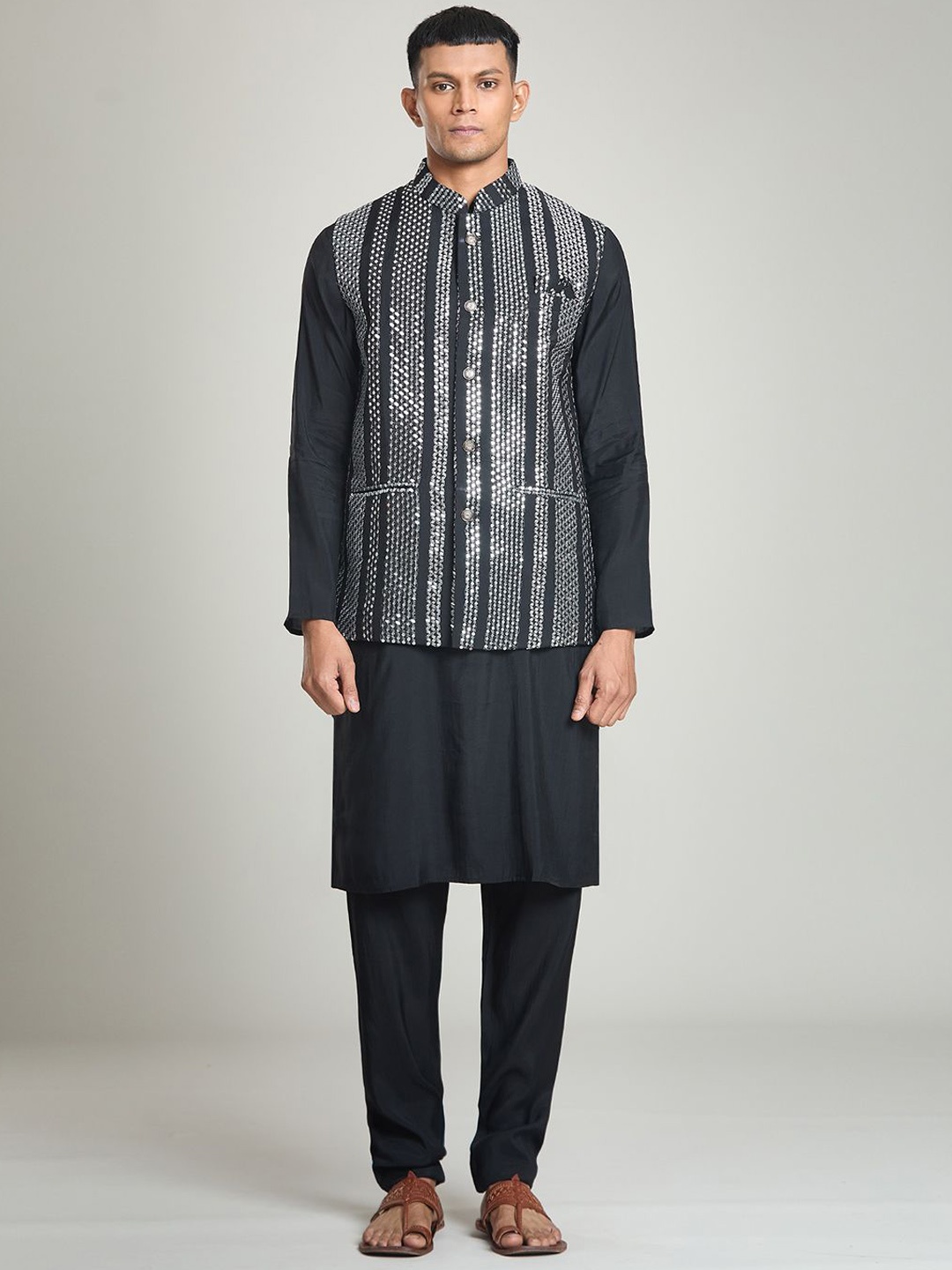 

Aryavir Malhotra Men Regular Kurta with Churidar, Black