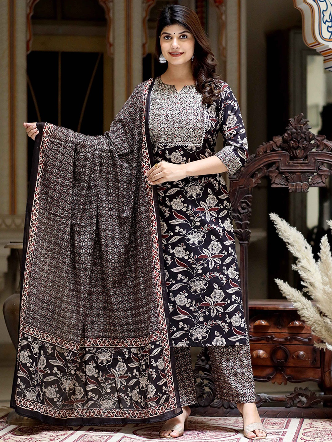 

Doriyaan Women Floral Embroidered Regular Pure Cotton Kurta with Palazzos & With Dupatta, Black