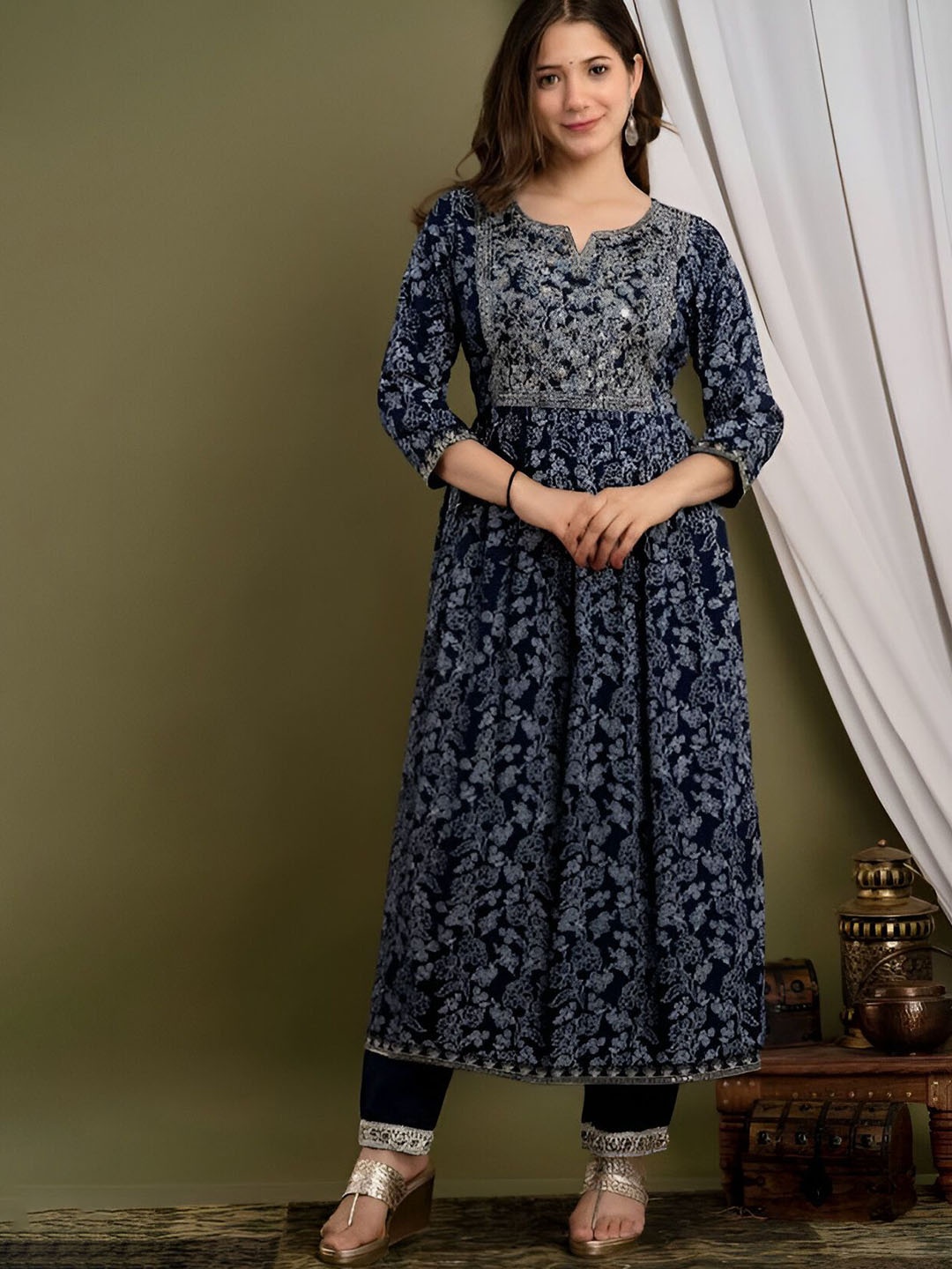 

KOTHOTYA Women Floral Embroidered Regular Kurta with Trousers, Navy blue