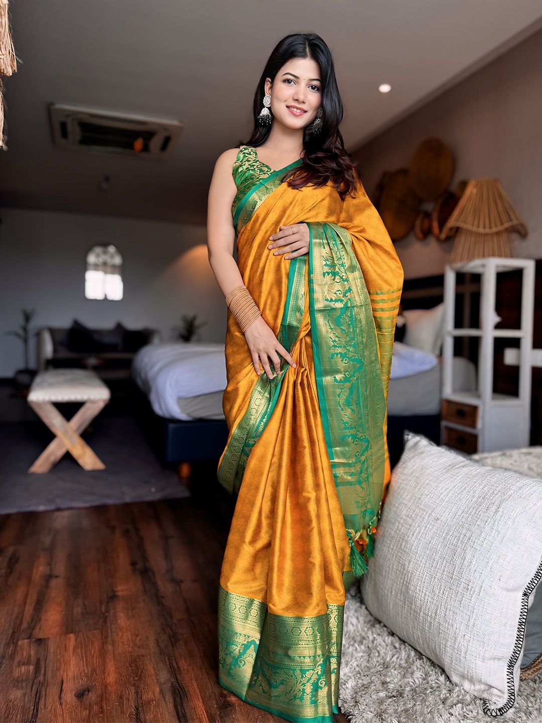

VILLAGIUS Woven Design Zari Saree, Yellow