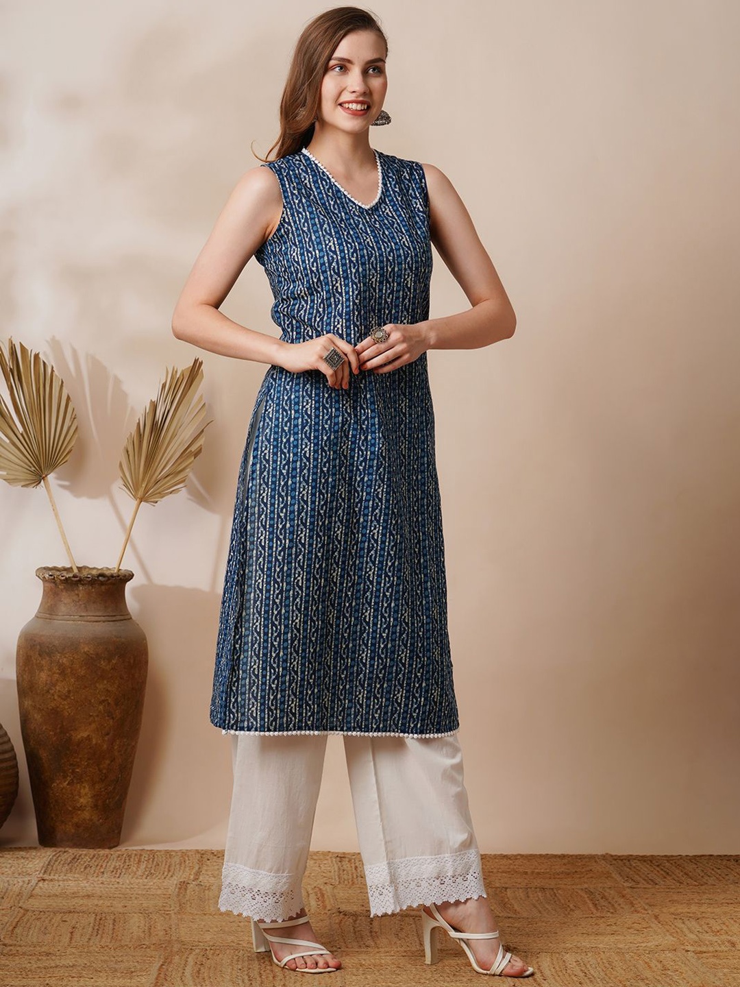 

INDYES Women Printed Regular Thread Work Pure Cotton Kurta with Pyjamas, Blue