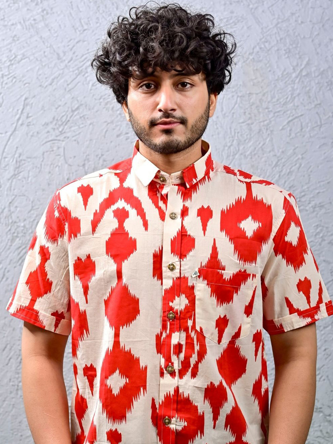 

Hues Fab Men Classic Fit Spread Collar Abstract Printed Cotton Casual Shirt, Cream