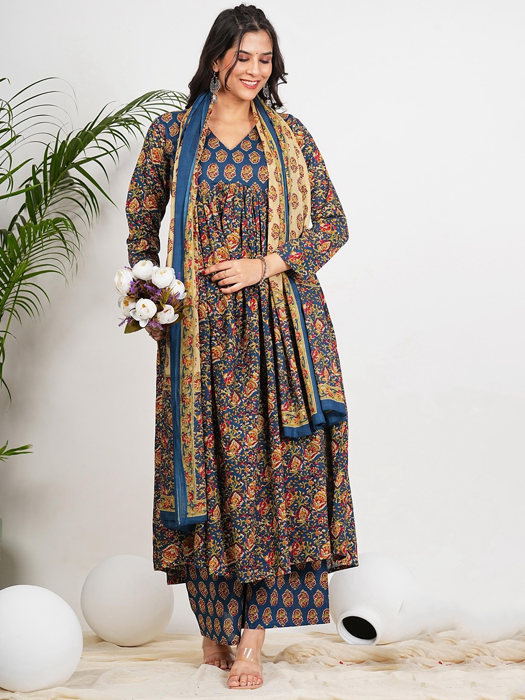 

Vbuyz Women Floral Printed Regular Pure Cotton Kurta with Palazzos & With Dupatta, Blue