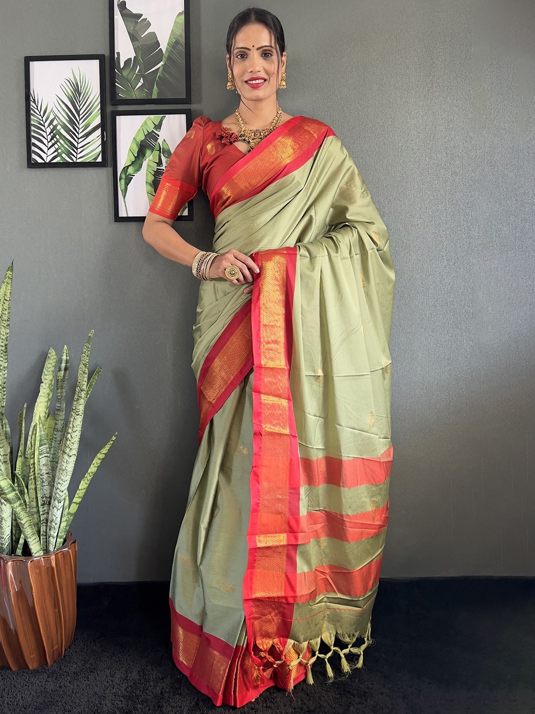 

LADY SHOPI Ethnic Motifs Zari Silk Cotton Kanjeevaram Saree, Fluorescent green