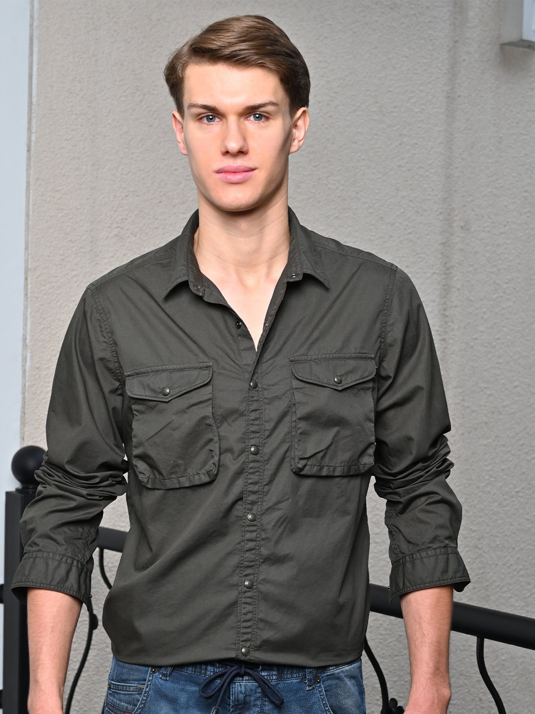 

Patric - Cotton Cargo Shirt - Olive