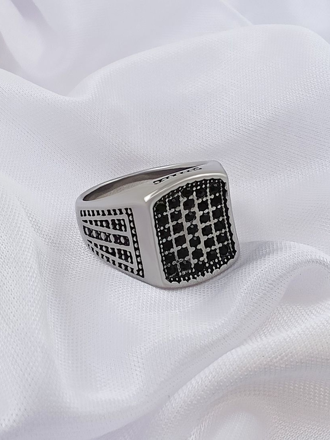 

Saizen Men Sterling Silver-Plated Onyx Stone Studded Finger Ring