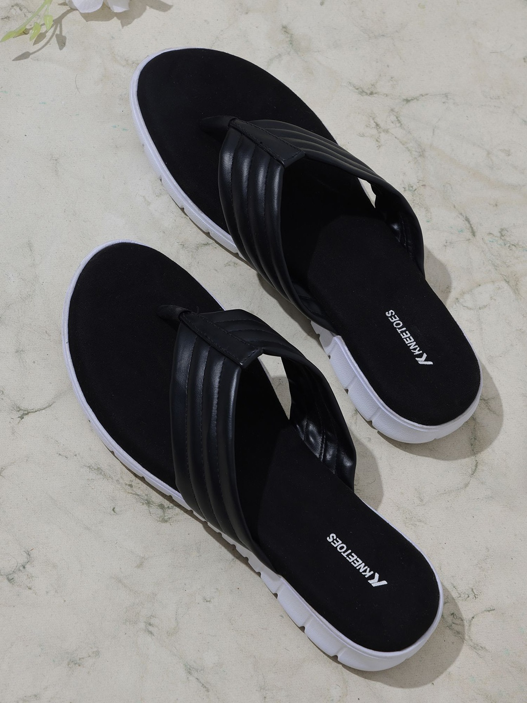 

KNEETOES Women Textured T-Strap Flats Flats, Black