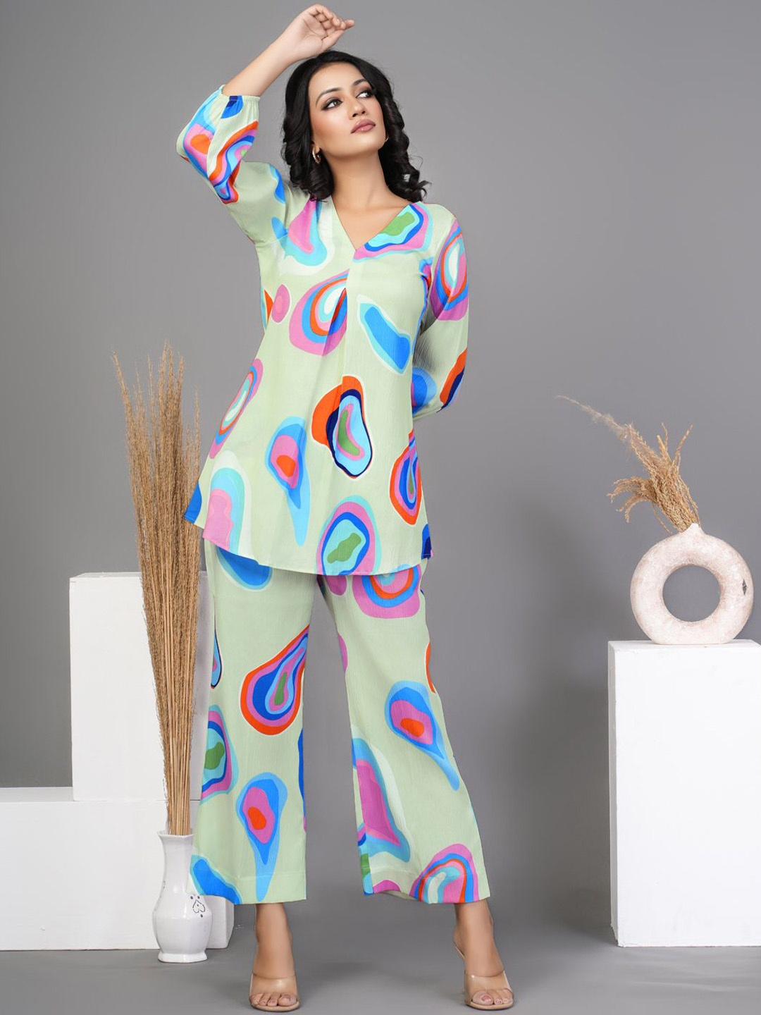 

VIBE VISION Printed V-Neck Puff Sleeves Tunic With Trouser, Sea green