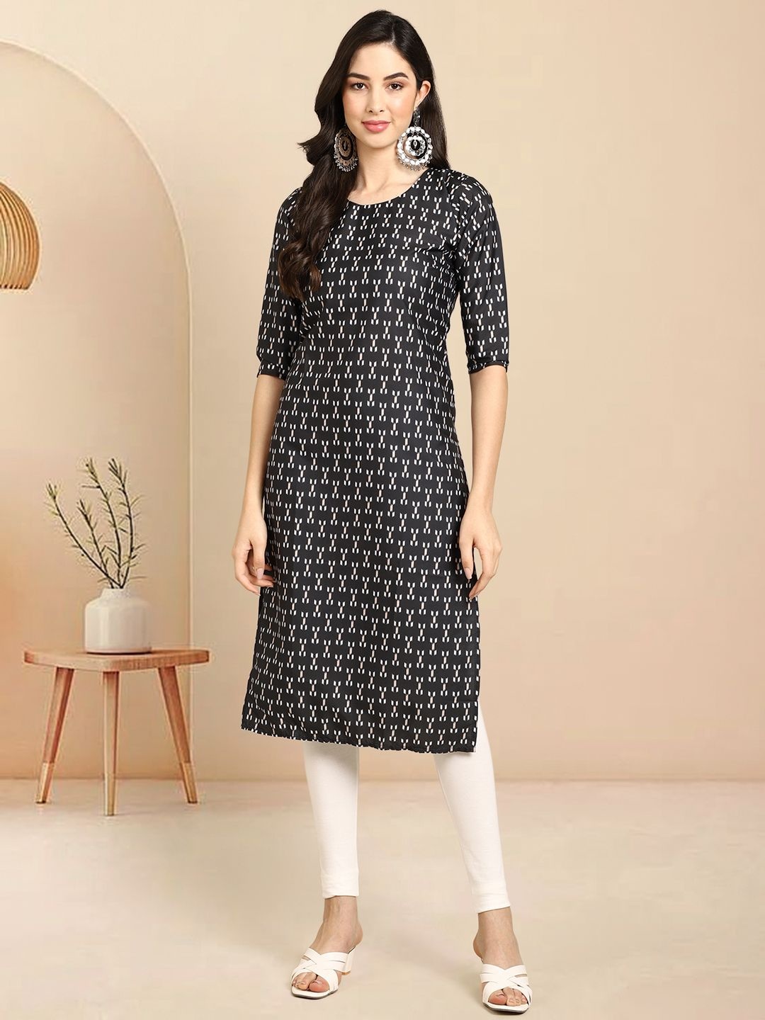 

Moda Rapido Geometric Printed Round Neck Straight Kurta, Black