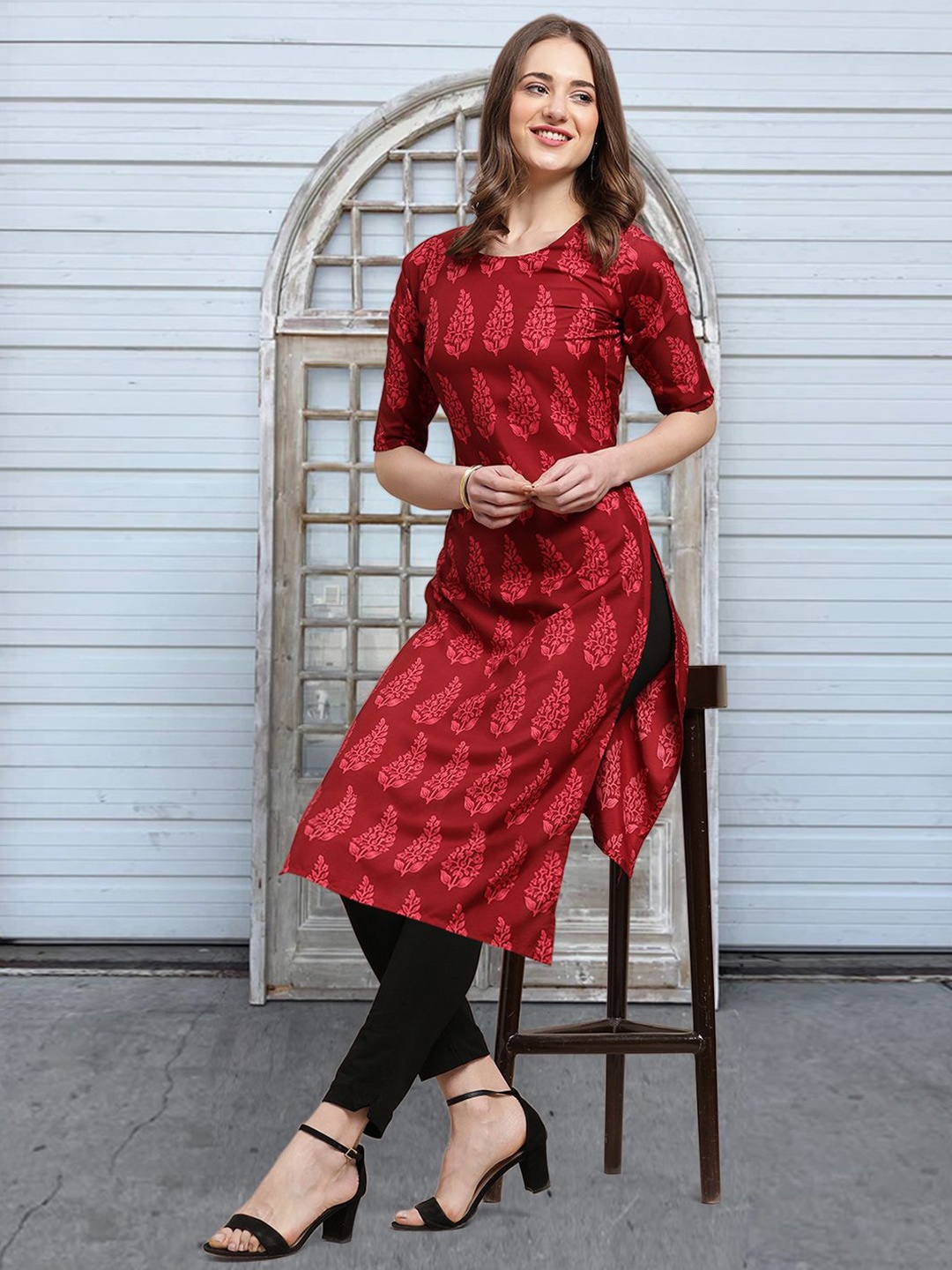 

Moda Rapido Floral Printed Round Neck Straight Kurta, Red