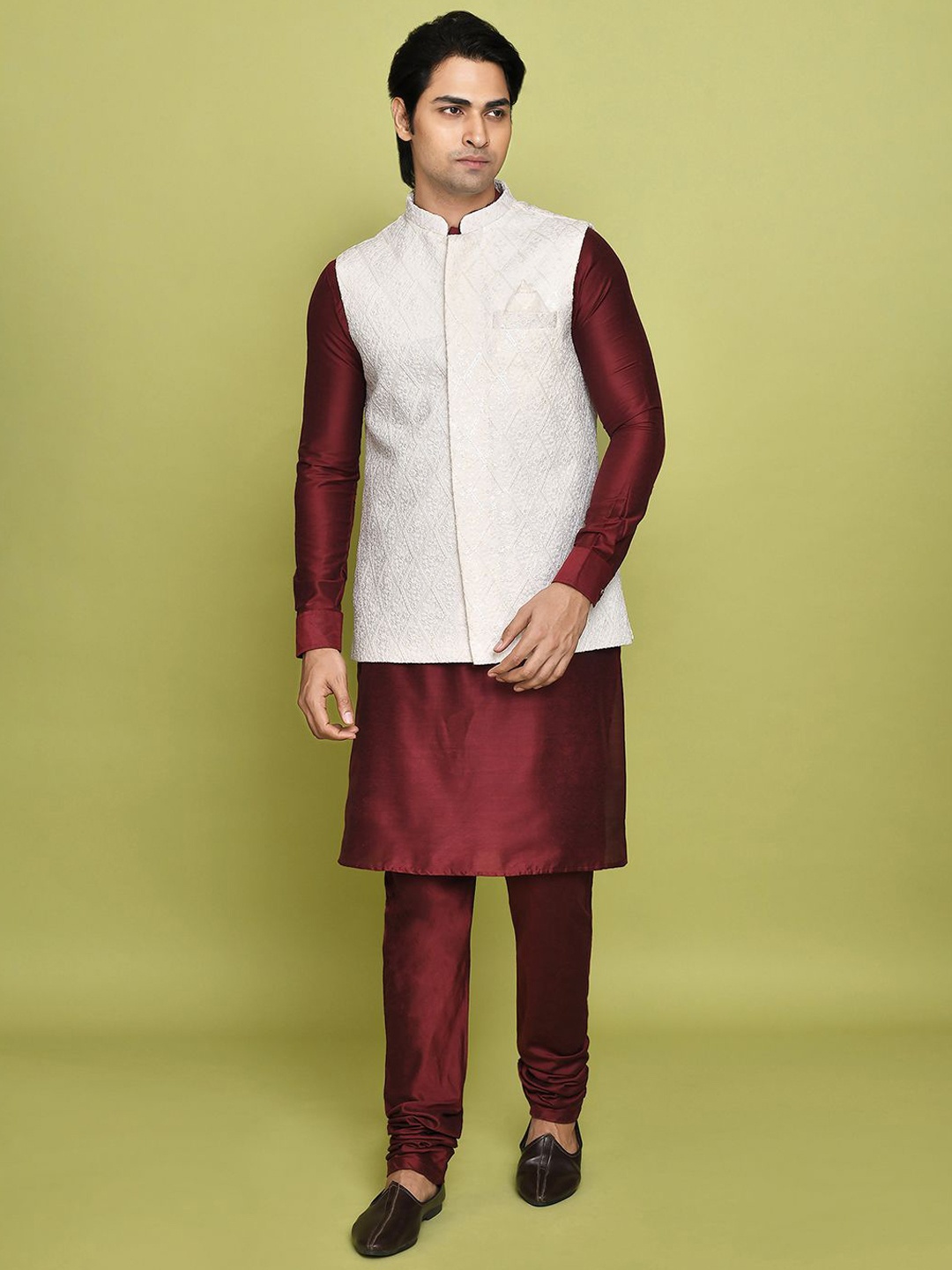 

Aryavir Malhotra Men Straight Kurta Set With Nehru Jacket, Maroon