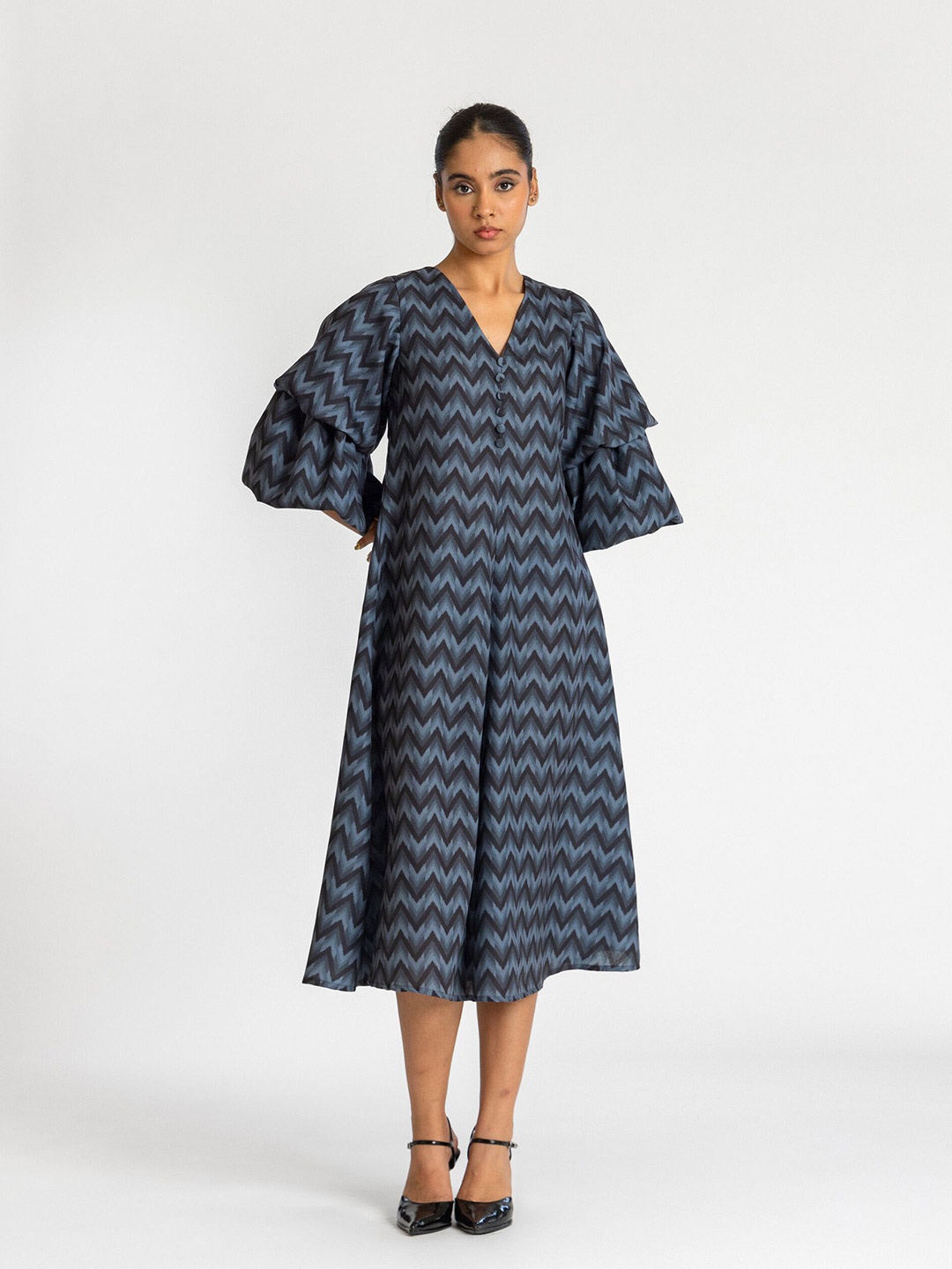 

Past Modern Ethnic Motifs Print Bell Sleeve A-Line Midi Dress, Black