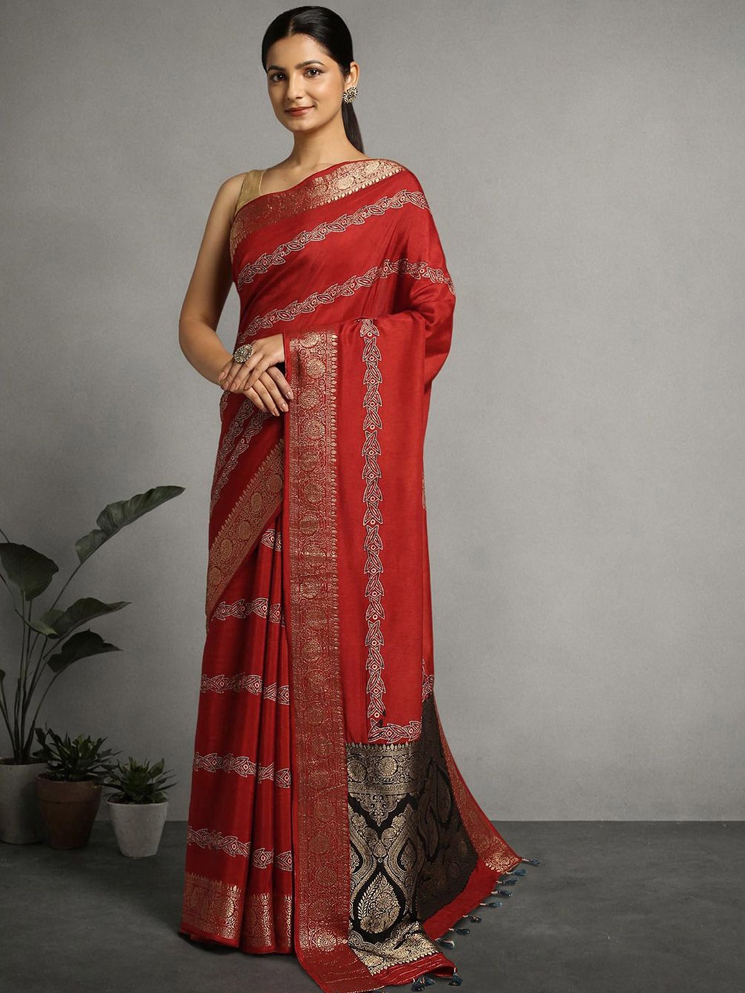 

Suha Woven Design Zari Ajrak Block Print Saree, Red