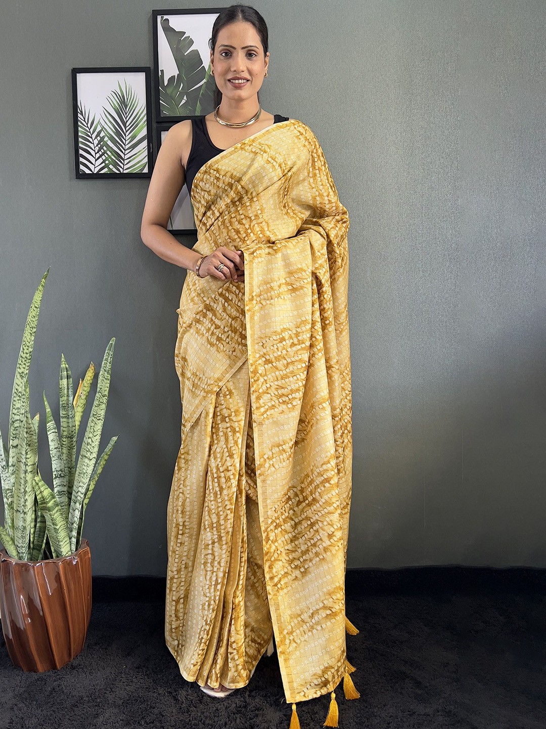 

LADY SHOPI Bandhani Ready to Wear Saree, Yellow