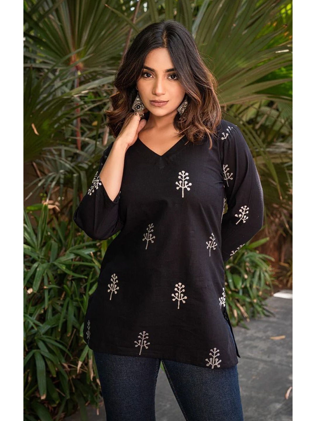 

Mialo fashion V-Neck Floral Printed Kurti, Black