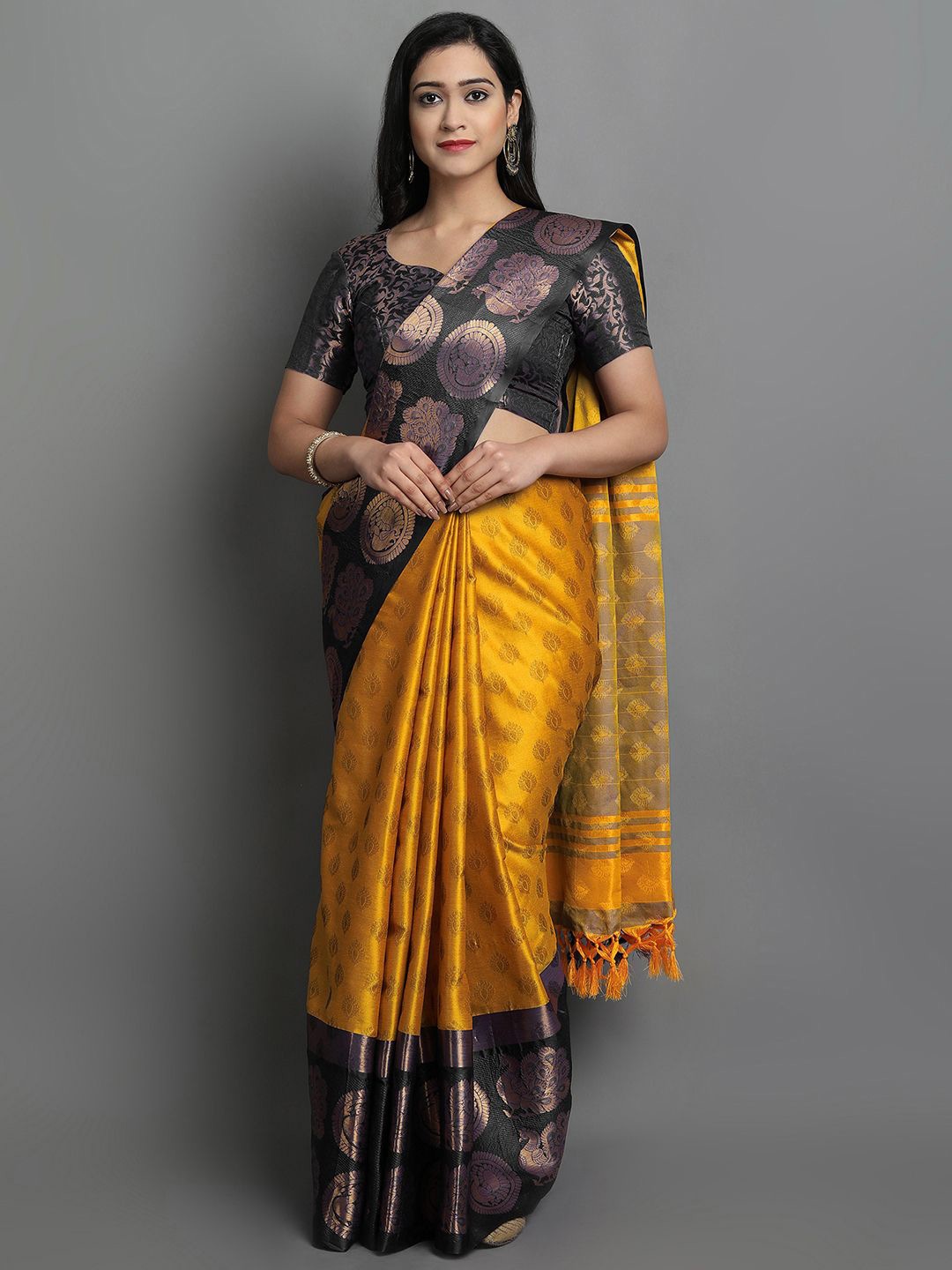 

VILLAGIUS Woven Design Zari Ikat Saree, Gold