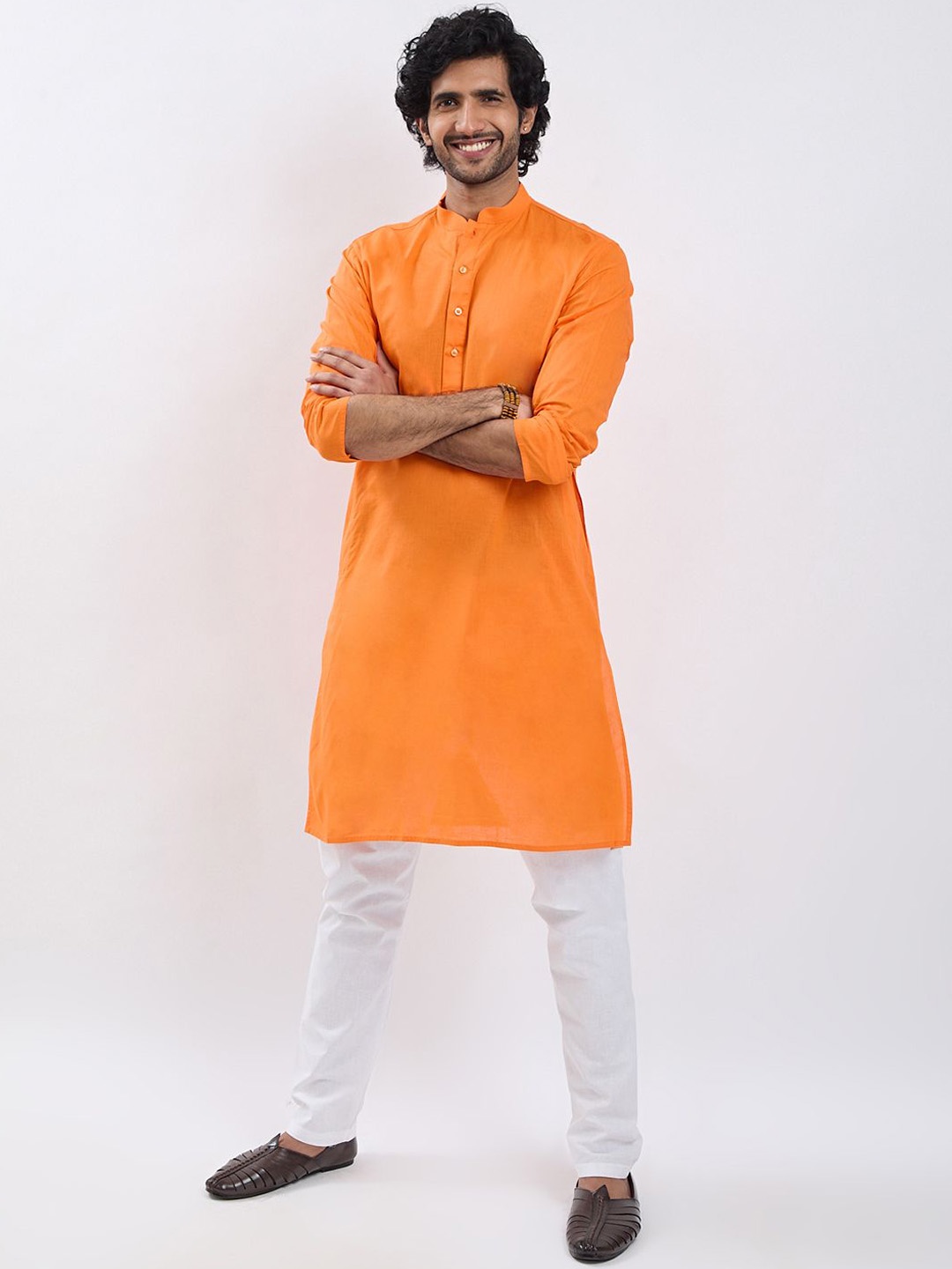 

VASTRAMAY Mandarin Collar Pure Cotton Straight Kurta with Pyjamas, Orange