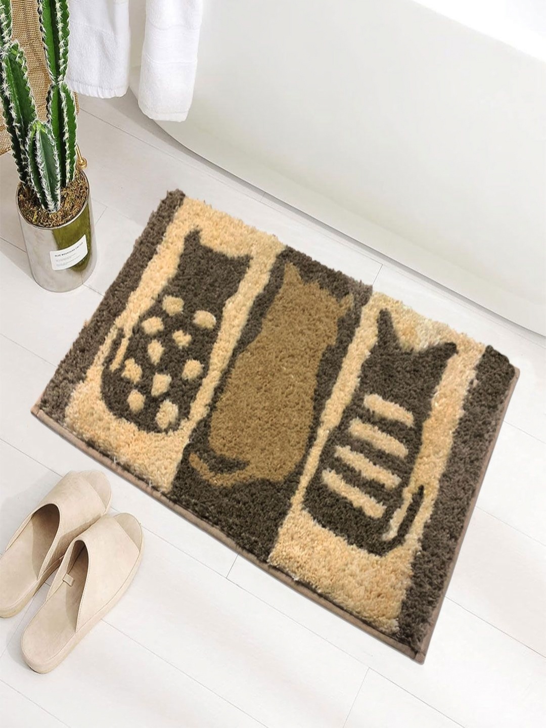 

LUXEHOME INTERNATIONAL Macau Brown & Beige Cat Printed Anti Slip Bath Rug