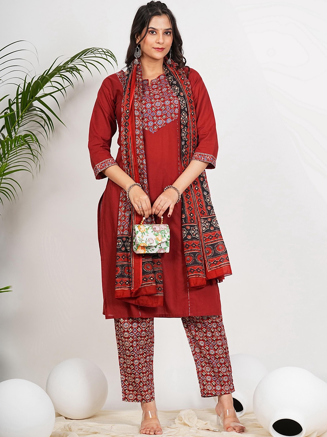 

Vbuyz Women Floral Printed Regular Pure Cotton Kurta with Trousers & With Dupatta, Maroon