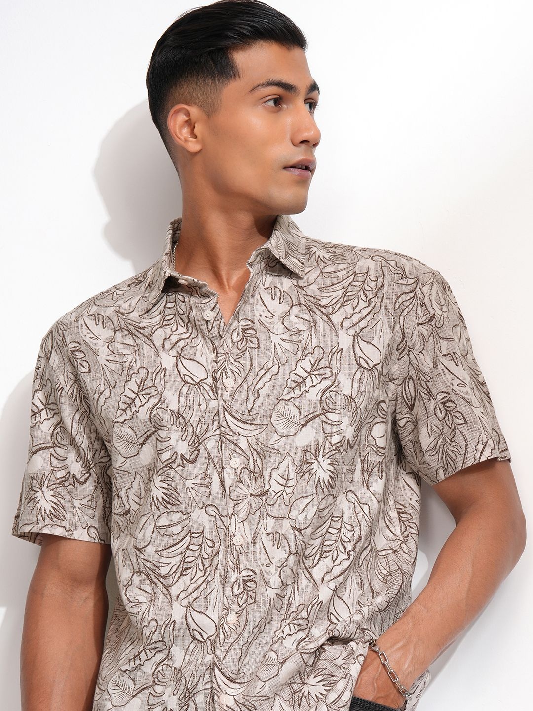 

HIGHLANDER Men Floral Opaque Printed Casual Shirt, Cream