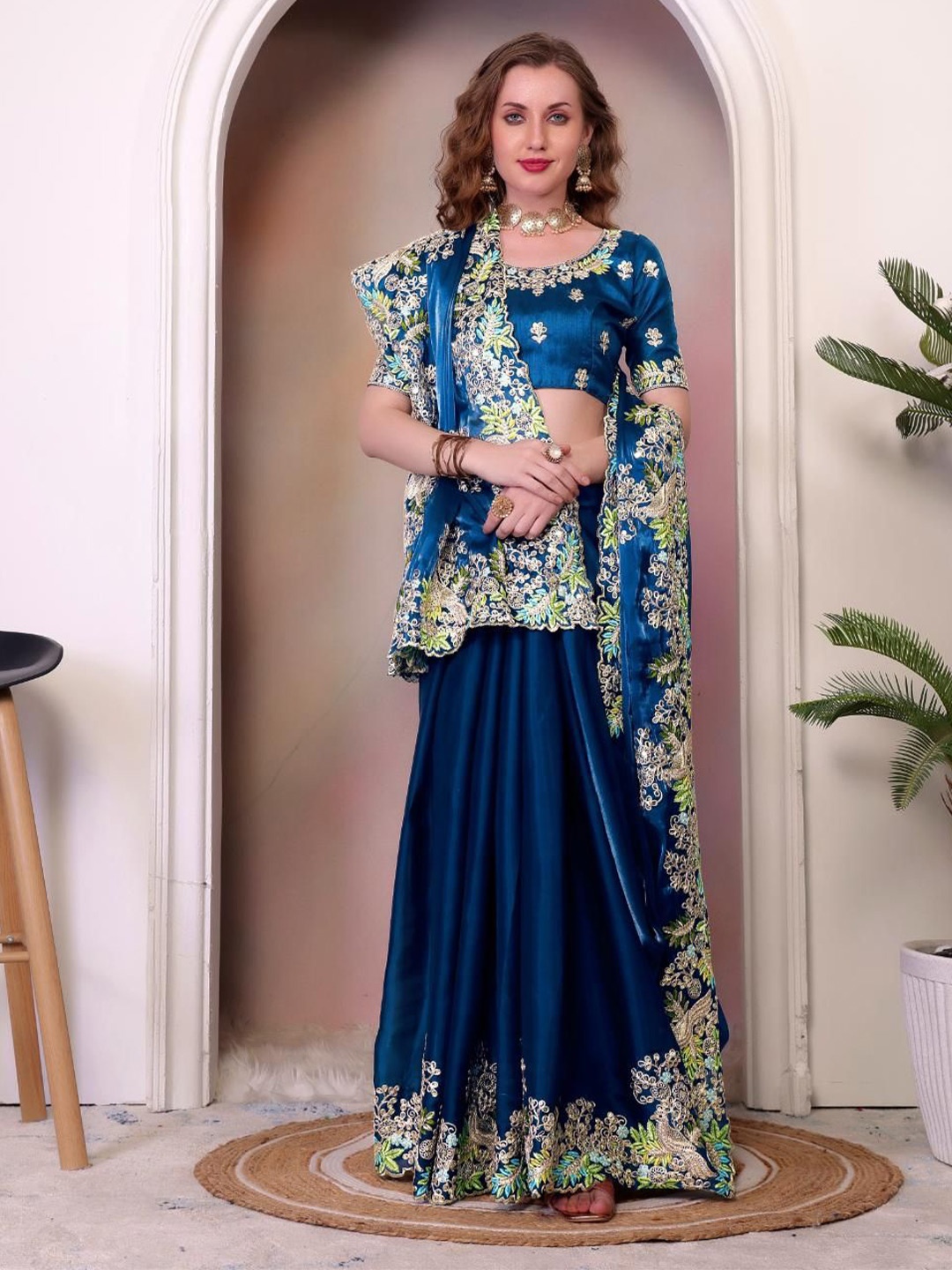 

HERE&NOW Women Floral Embroidered Organza Saree, Teal