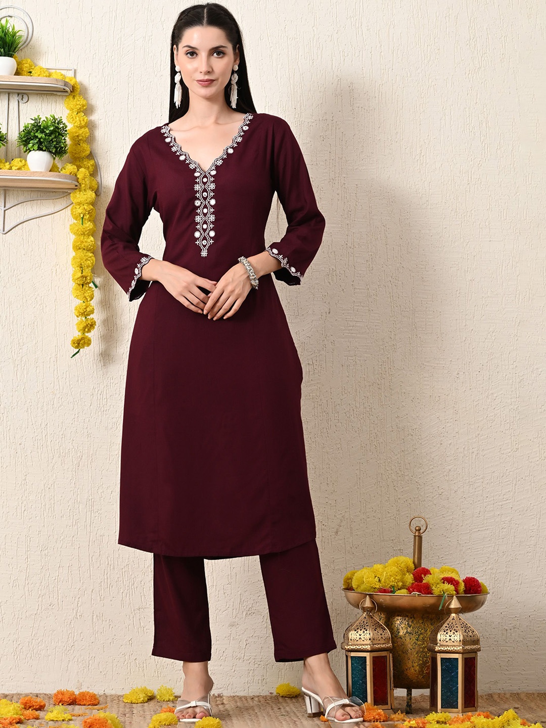 

AVYCO Women Floral Embroidered Regular Thread Work Kurta with Trousers, Burgundy