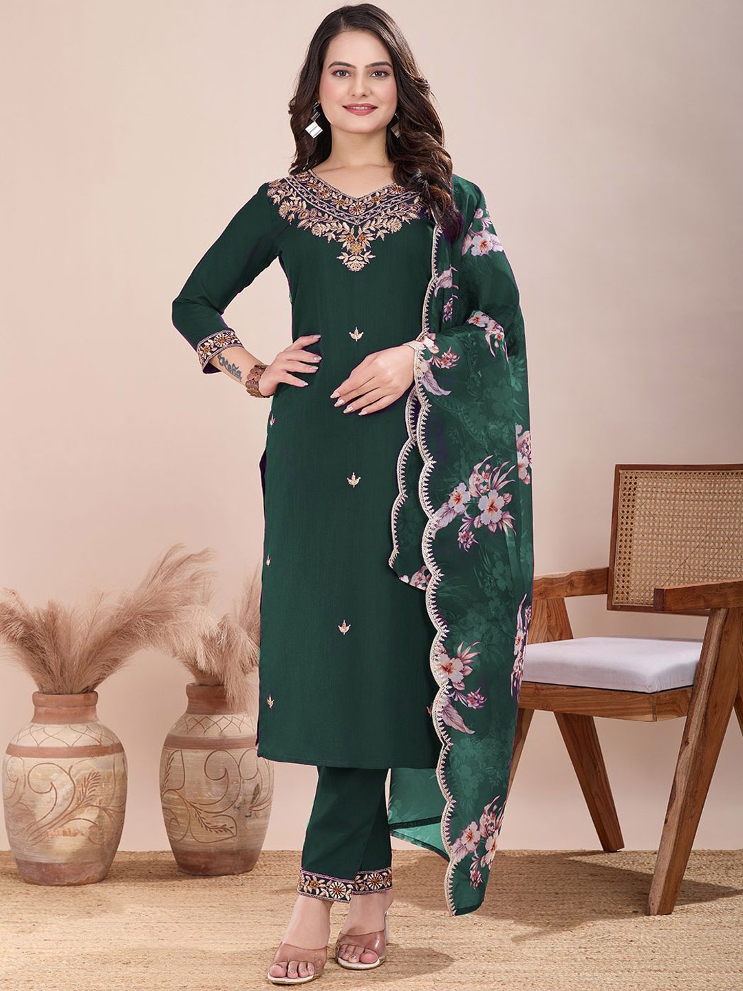 

Lerkiza Women Floral Embroidered Regular Sequinned Kurta with Trousers & With Dupatta, Green