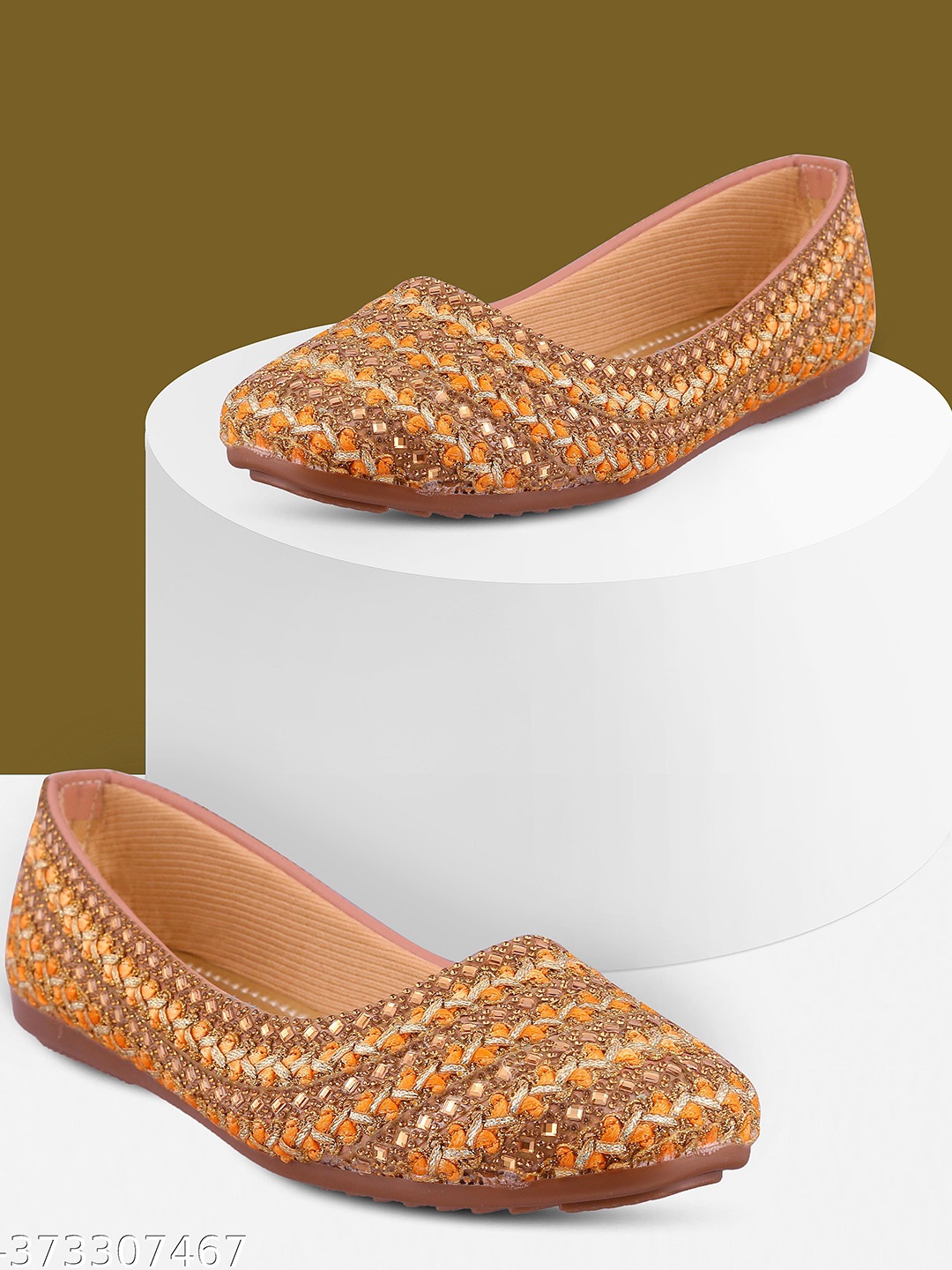 

RG Collections Women Embellished Mojaris, Peach