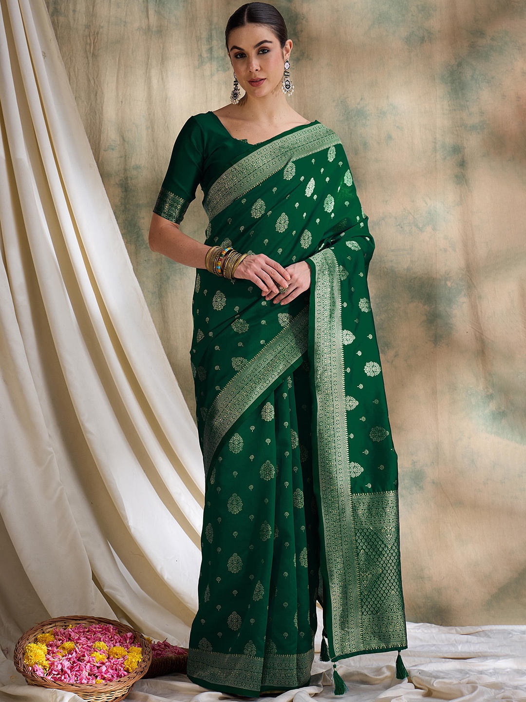 

MANVAA Woven Design Zari Silk Blend Banarasi Saree, Green
