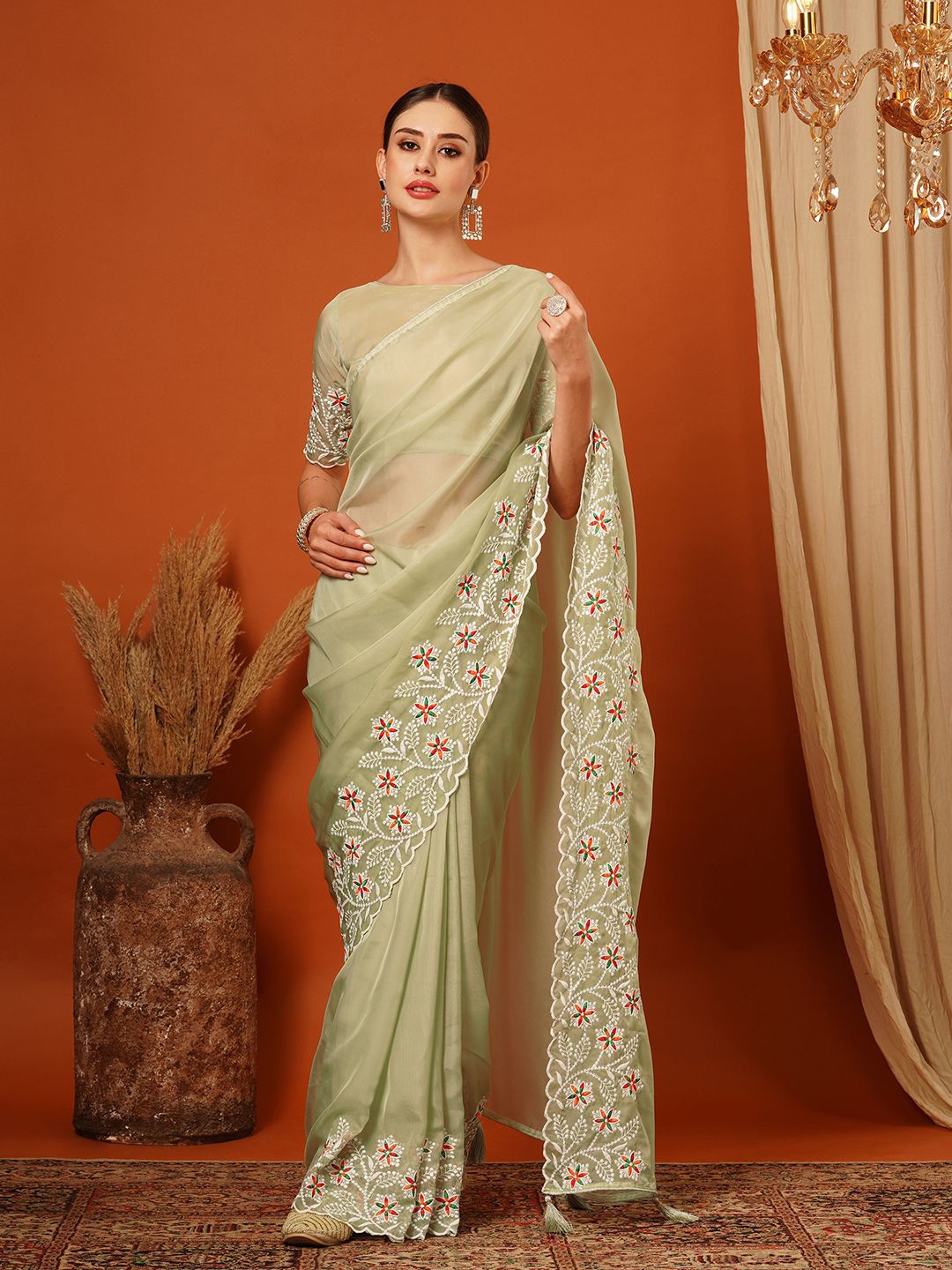 

VILLAGIUS Embroidered Pure Silk Banarasi Saree, Green