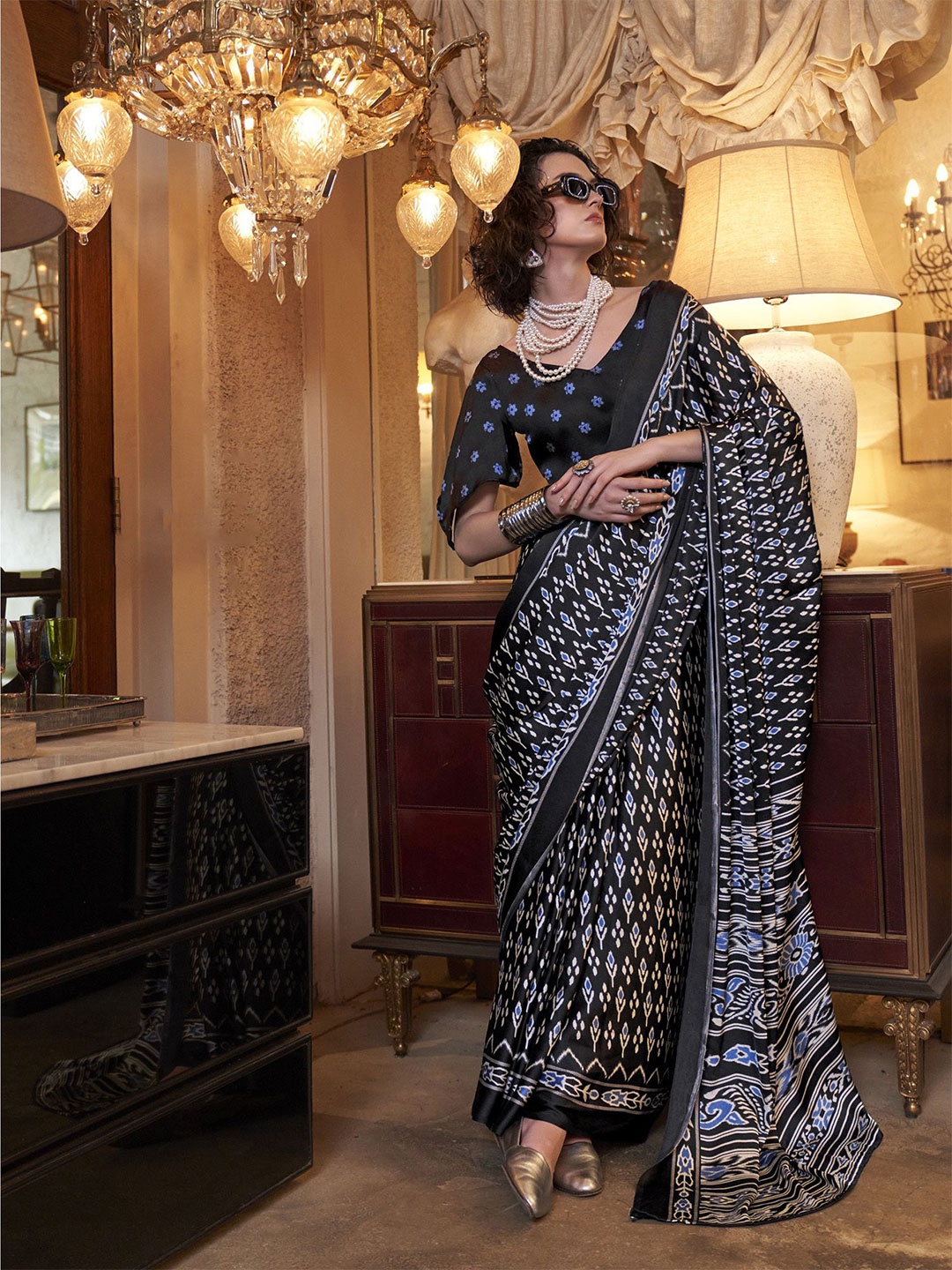 

elora Floral Printed Satin Saree, Black