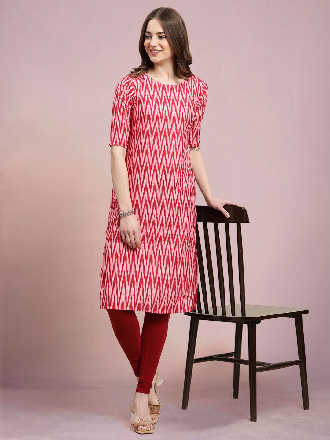 

Moda Rapido Chevron Printed Round Neck Straight Kurta, Red