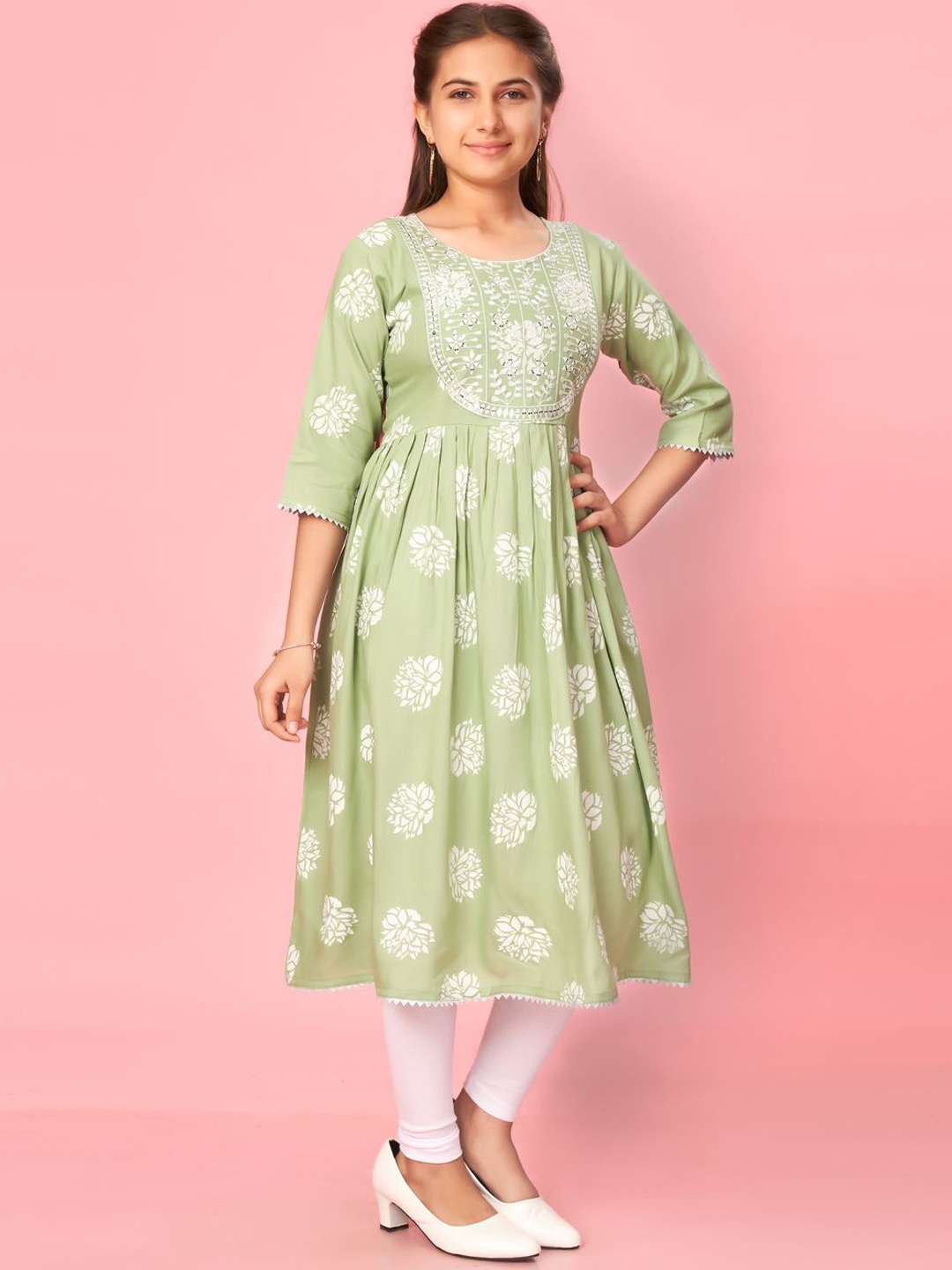 

BAESD Girls Floral Printed Pleated Round Neck Pure Cotton Anarkali Kurta With Leggings, Green