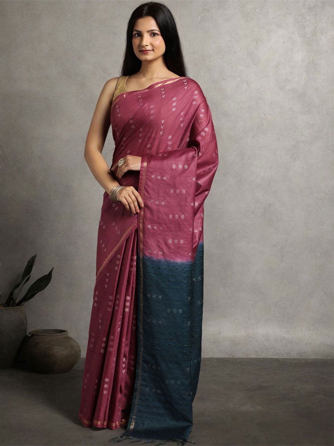 

Suha Woven Design Colourblocked Zari Bhagalpuri Saree, Maroon