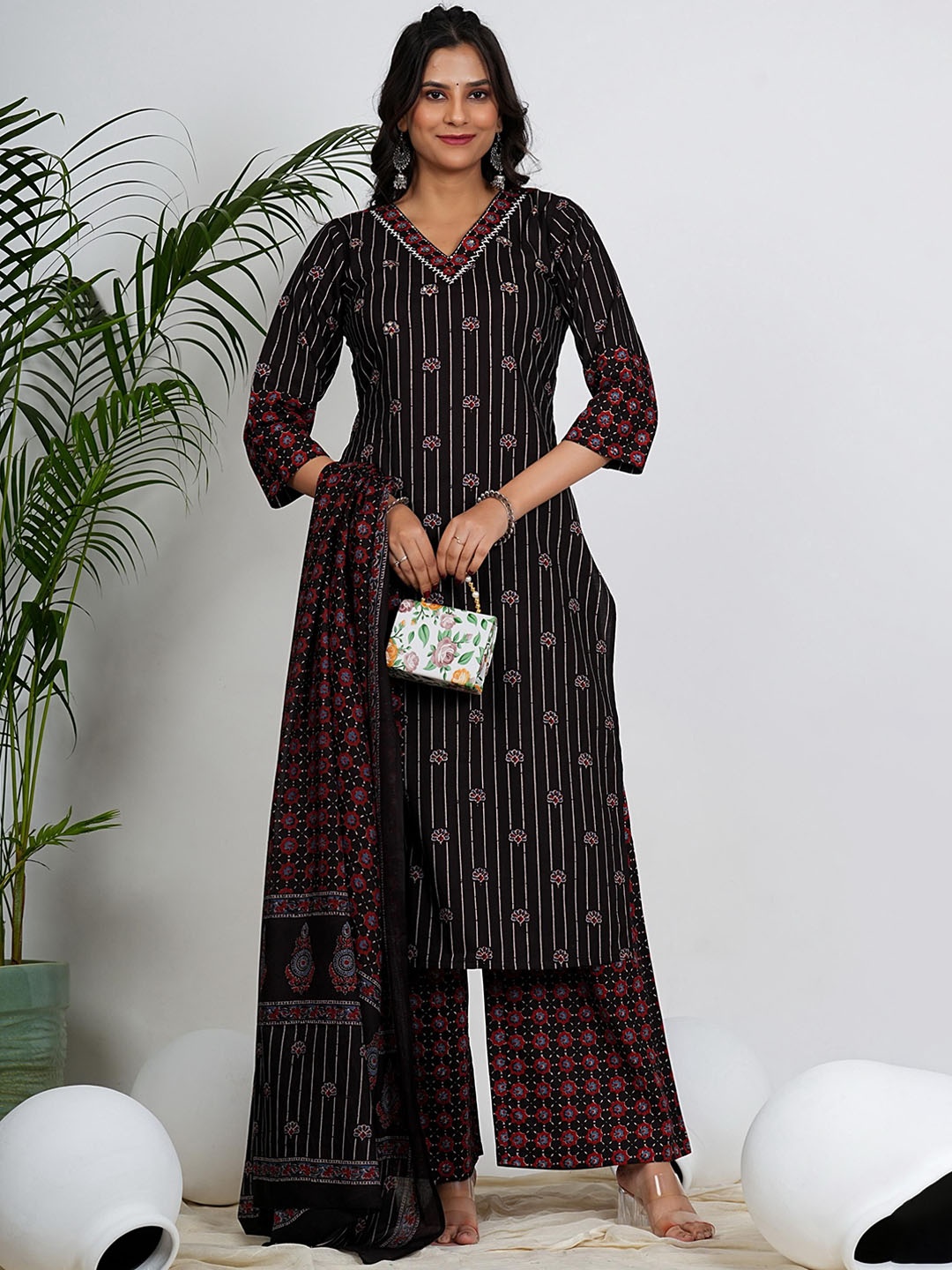 

Vbuyz Women Floral Printed Regular Pure Cotton Kurta with Palazzos & With Dupatta, Black